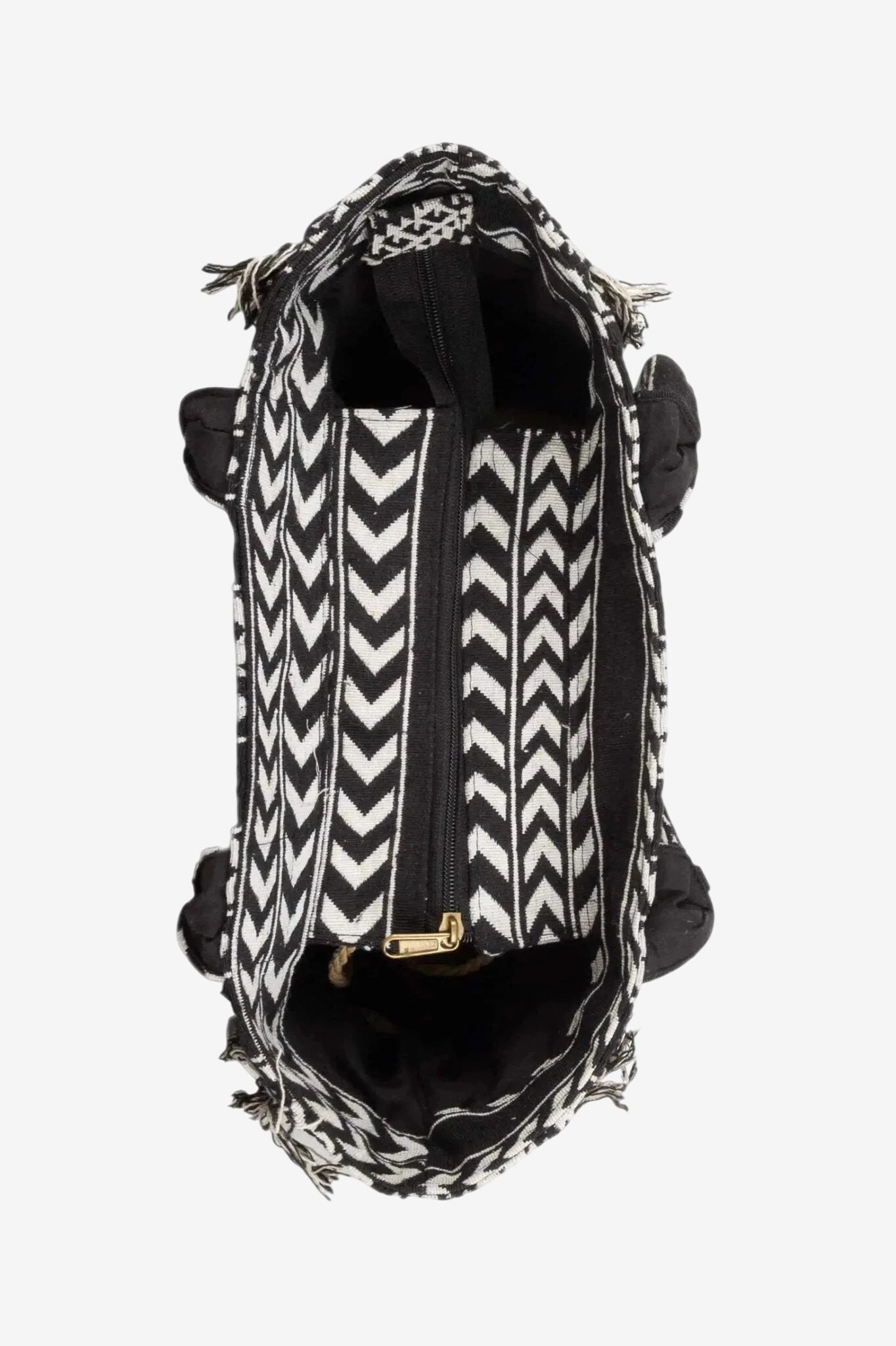 Borsetta a mano con fantasia etnica in bianco e nero, chiusura a zip e frange laterali.