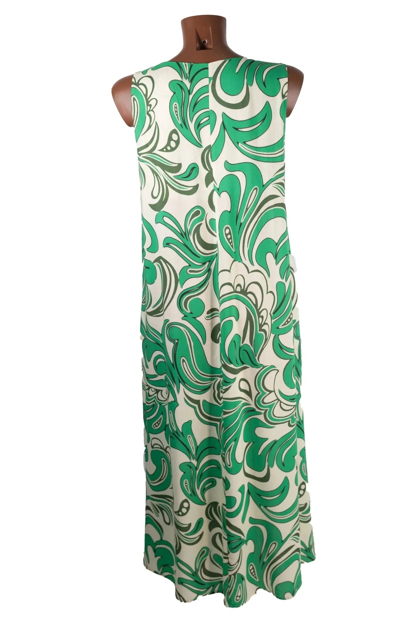 Abito lungo senza maniche con stampa grafica astratta verde e bianca su un manichino.