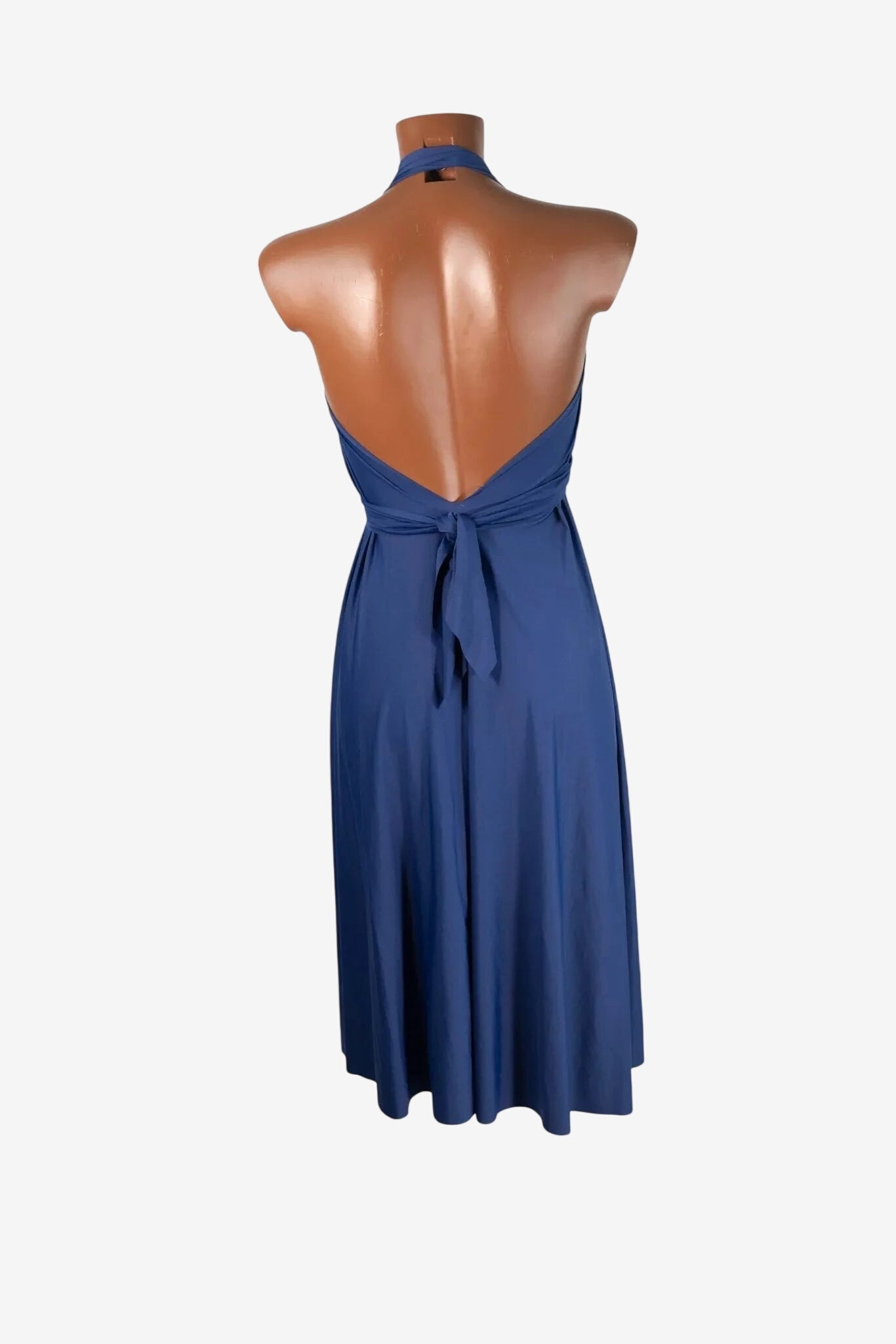 Abito midi blu Marette con scollo all'americana e chiusura a fiocco sulla schiena.