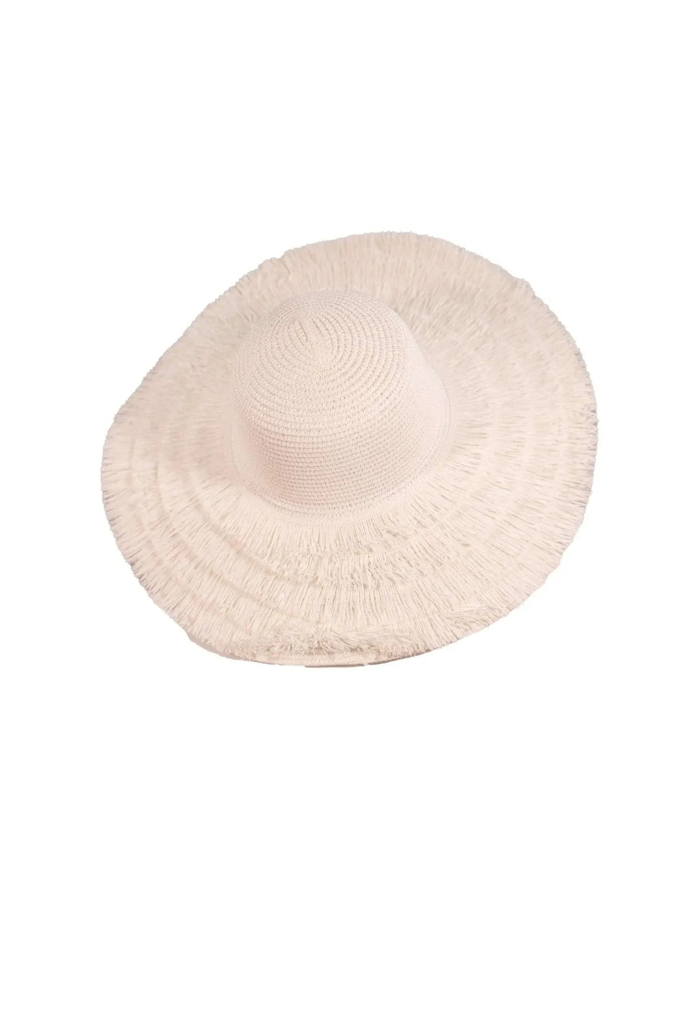 Cappello a tesa larga di colore bianco con bordo sfrangiato.