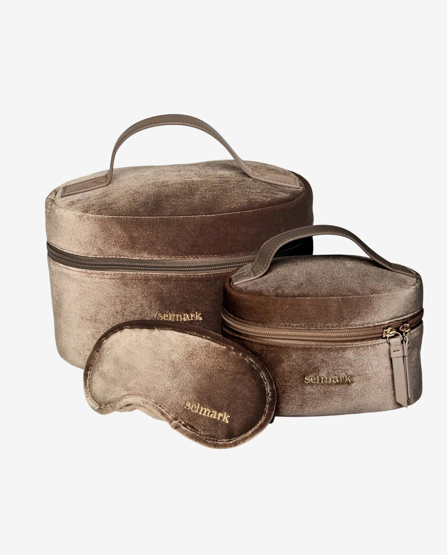 Set beauty da viaggio color tortora composto da due pochette in velluto e una mascherina.