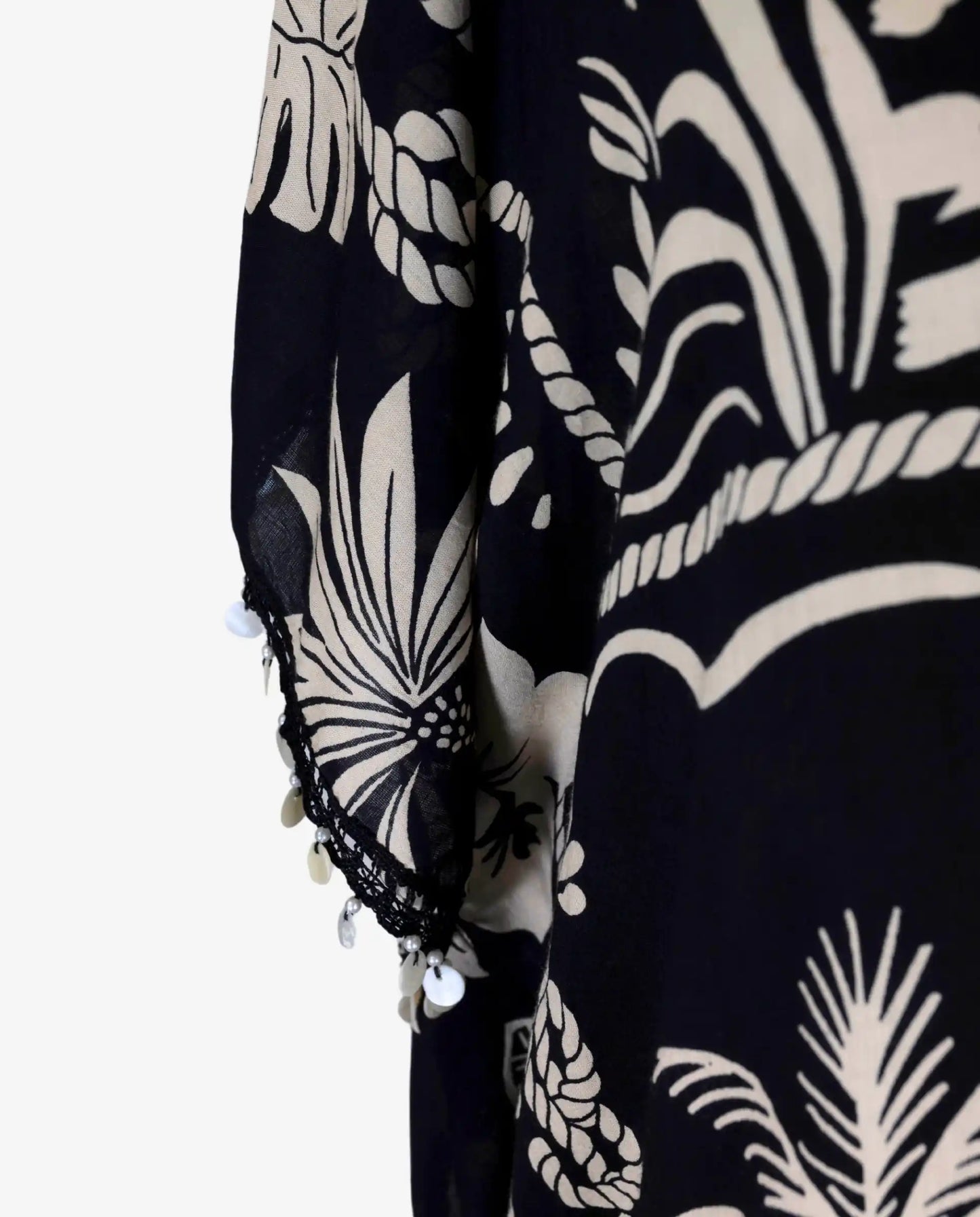 Il Kimono Corto Nero e Avorio – Vacanze Italiane