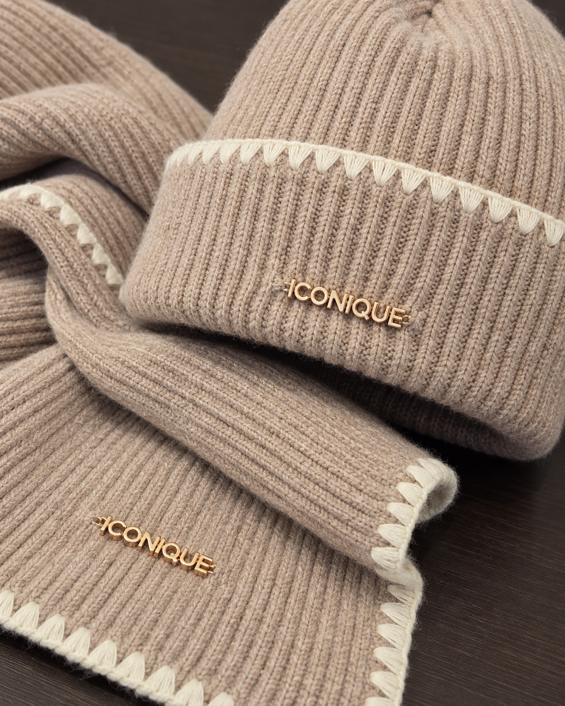 Set Cuffia e Sciarpa Beige Iconique