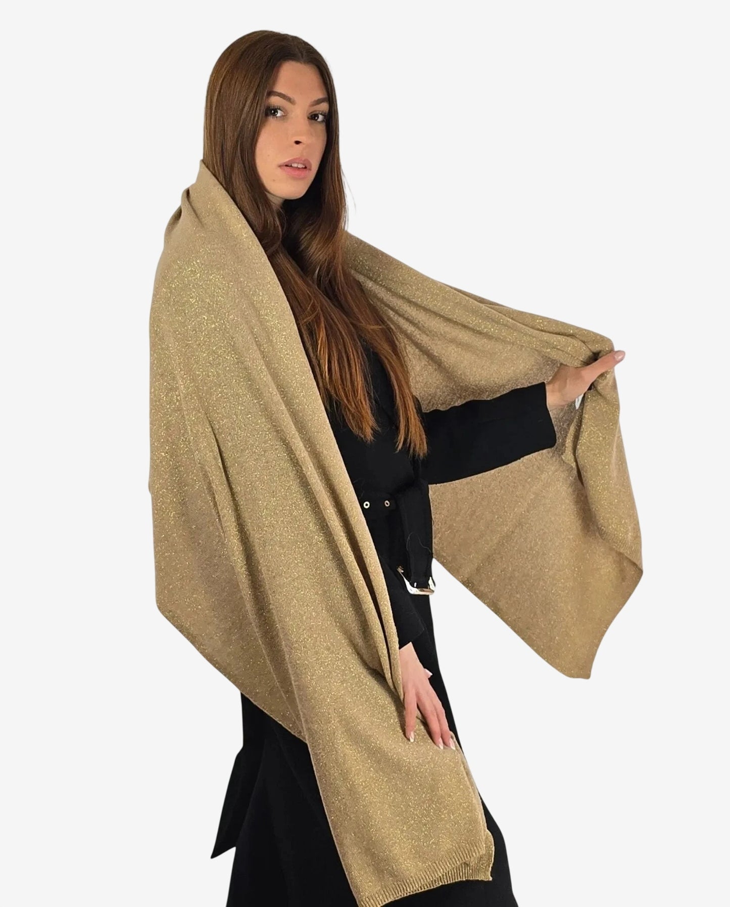Sciarpa da donna in lana merino e cachemire beige con fili lurex luminosi.