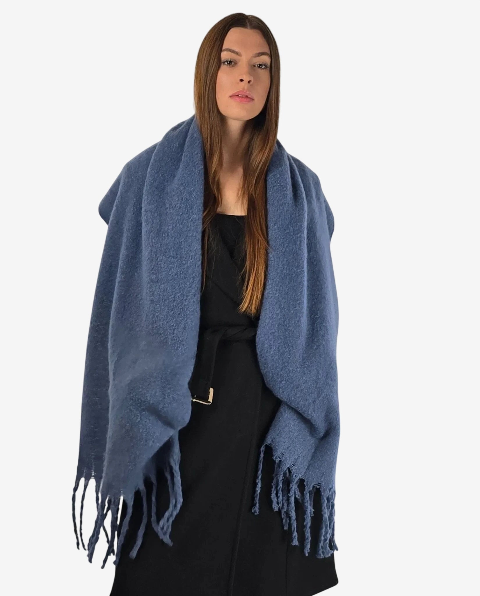 Sciarpa da donna blu navy con frange, ideale per un look invernale elegante.