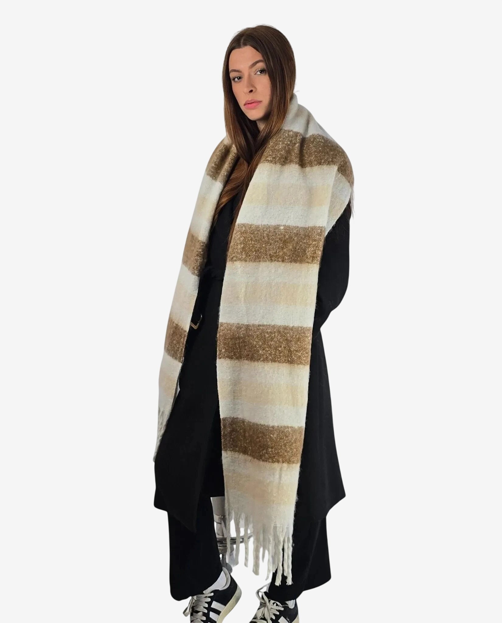 Sciarpa da donna a righe color panna e marrone con frange decorative.