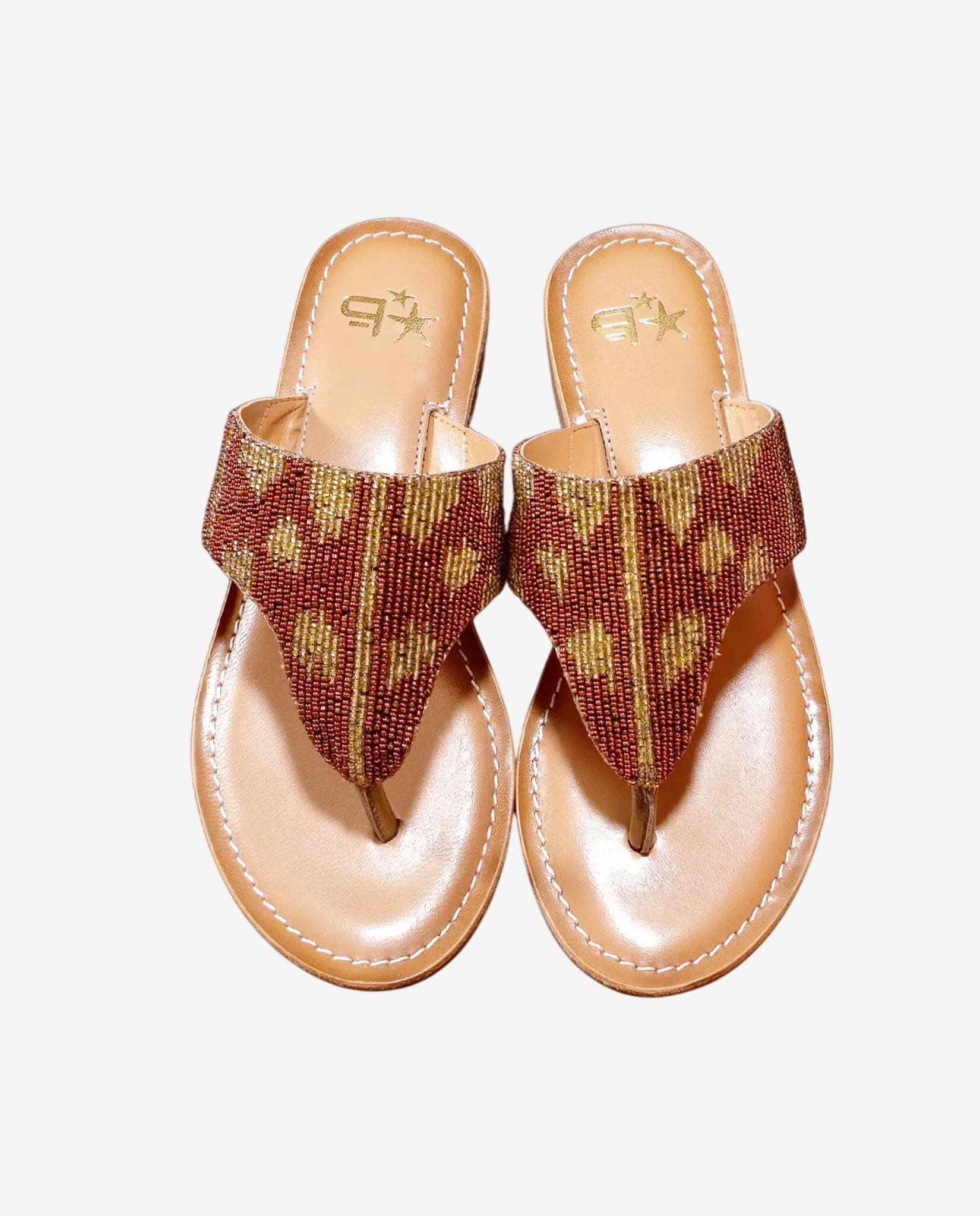 Infradito Bikini Mi.Ma con fascia decorata da un motivo geometrico a rombi marrone e oro.