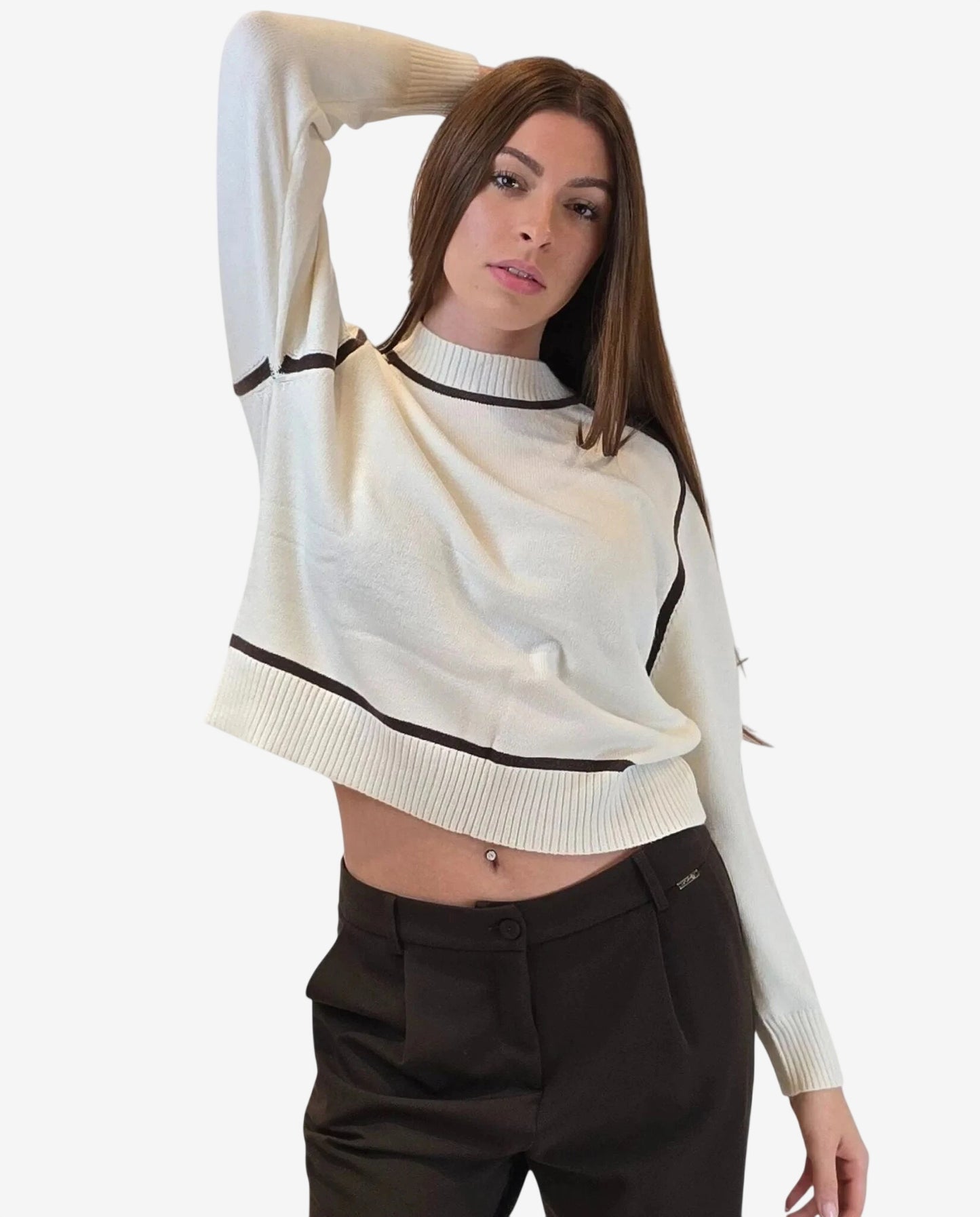 Pullover bianco a maniche lunghe con righe sottili a contrasto e scollo alto.