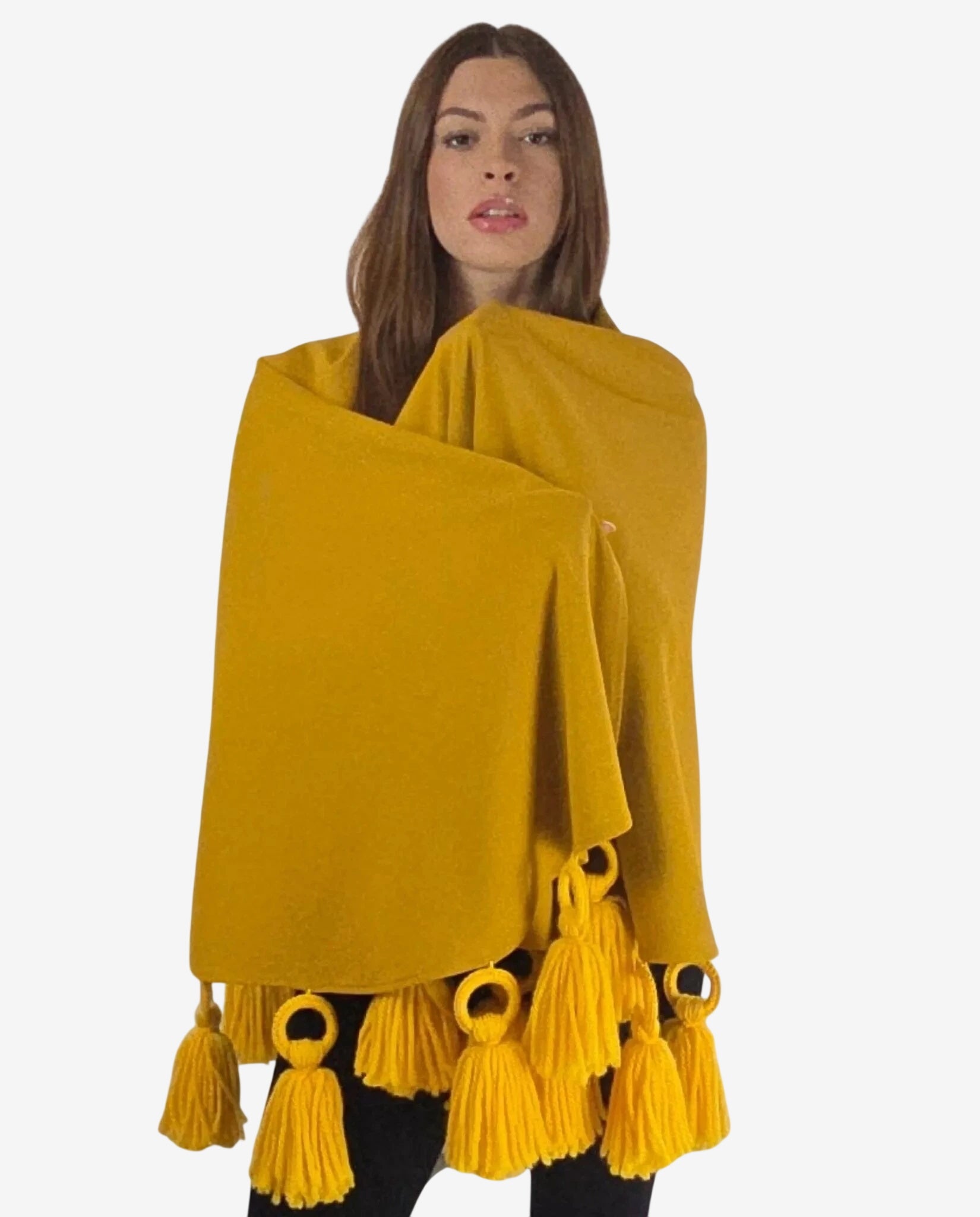 Mantella color ocra in viscosa punto milano con nappe decorative in lana merinos.