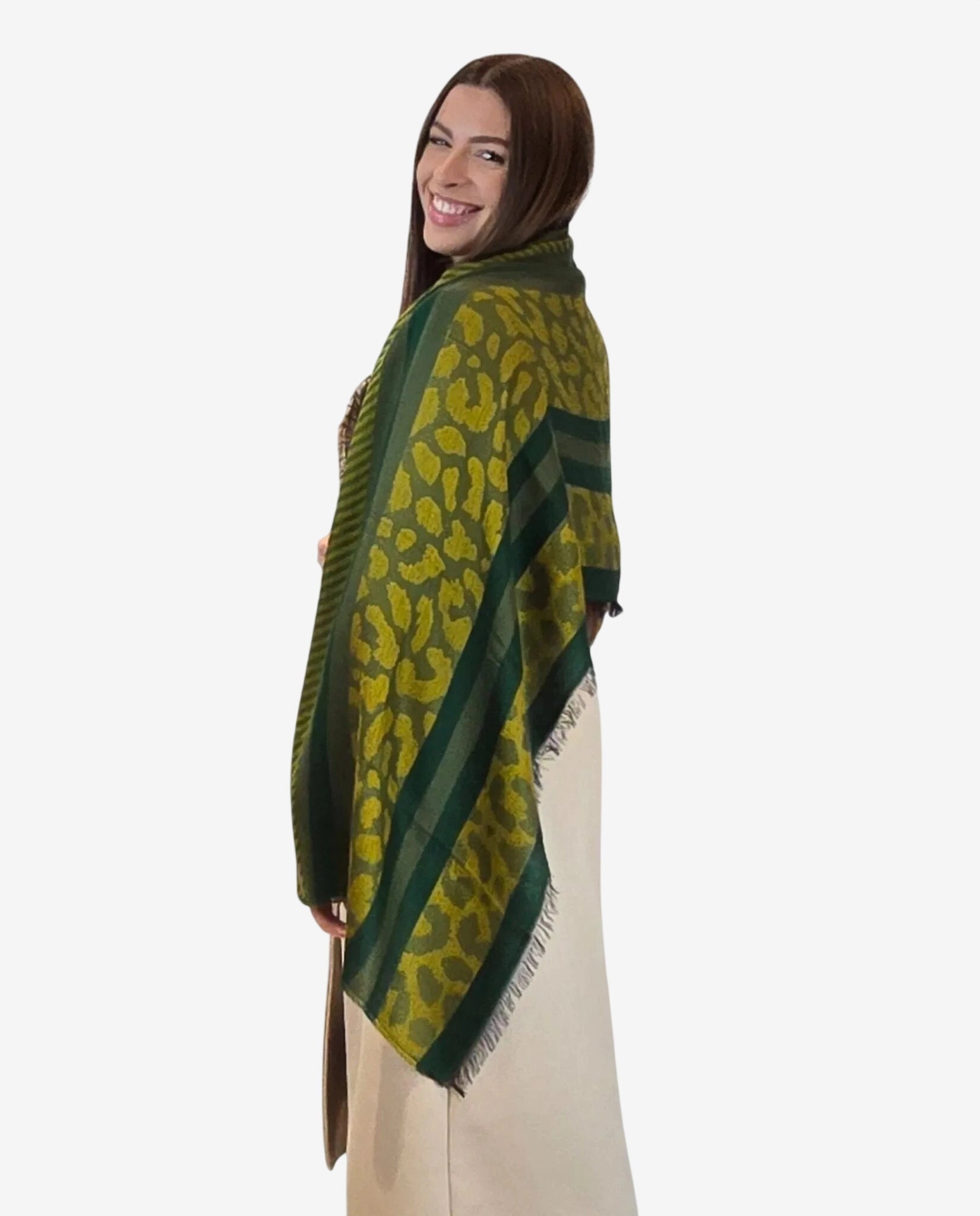 Pashmina da donna in modal con fantasia verde e bordi a righe scure.