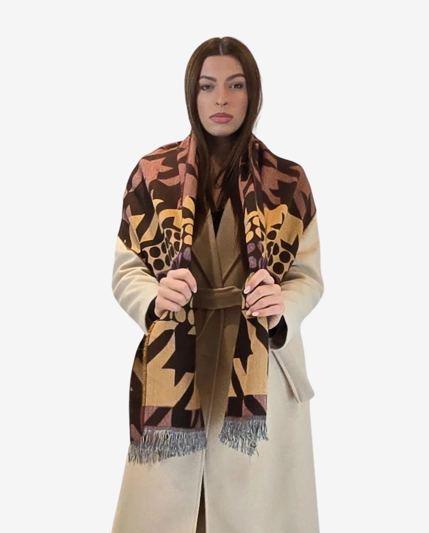 Sciarpa da donna invernale con fantasia geometrica moderna nei toni del marrone e dell'ocra.