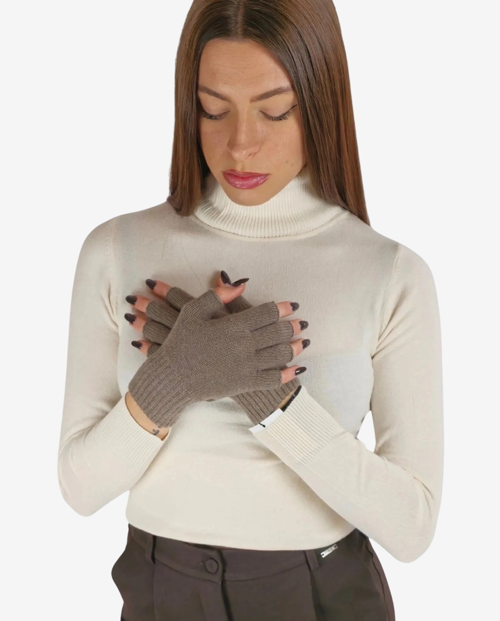 Guanti da donna color fango a mezze dita realizzati in un morbido misto lana merino e cachemire.