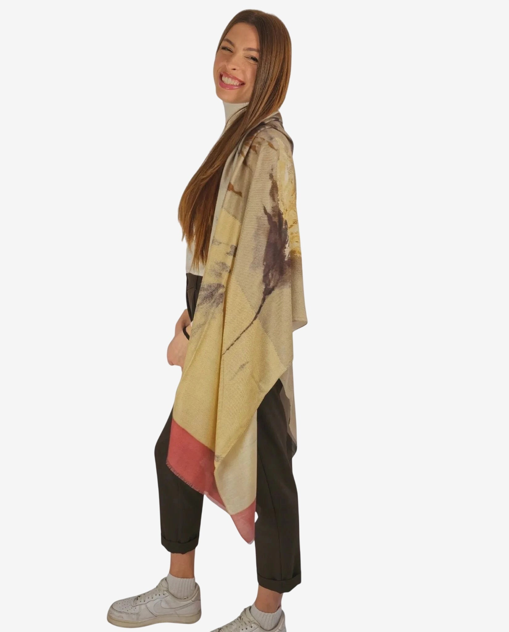 Stola donna in modal e lana con stampa floreale astratta nei toni del beige e bordo rosa.