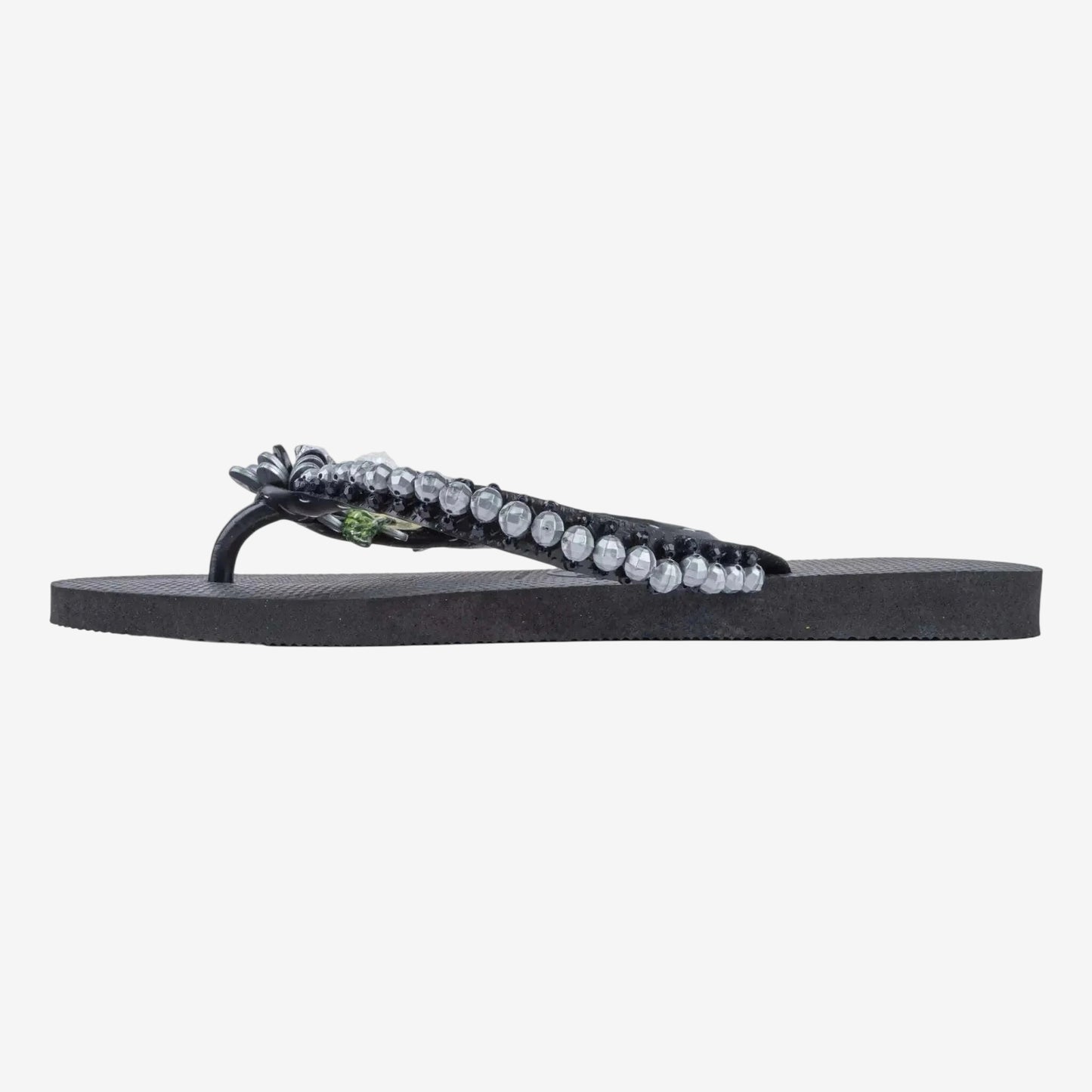 Infradito Havaianas nero con cinturino ricamato a mano con perle antracite e pietre preziose.