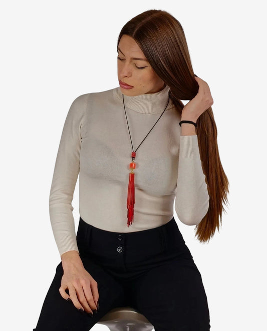 Collana artigianale con nappa in vera pelle color corallo e inserto in corallo tubolare.