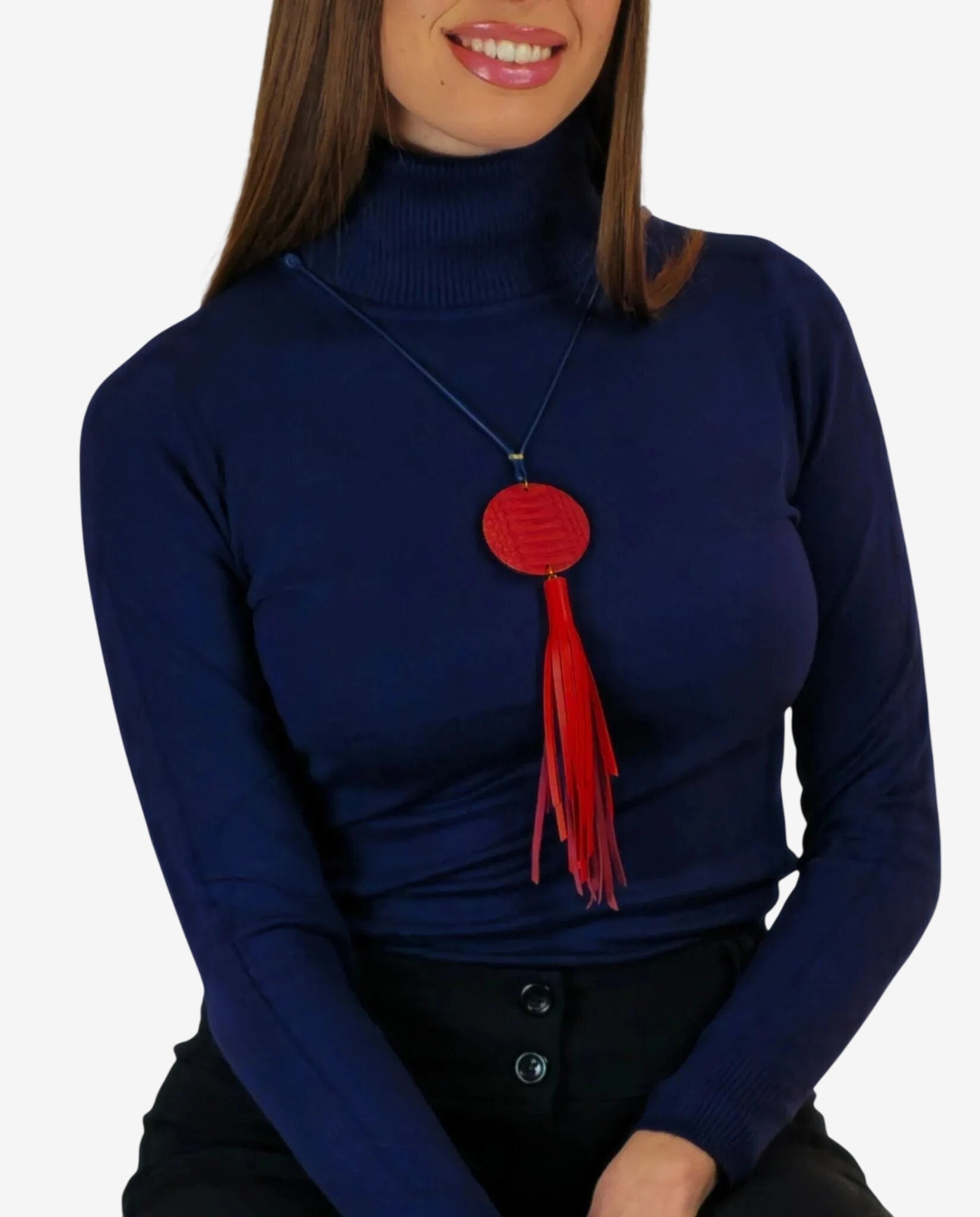 Collana artigianale con ciondolo circolare in pelle pitonata rossa e nappa lunga abbinata.