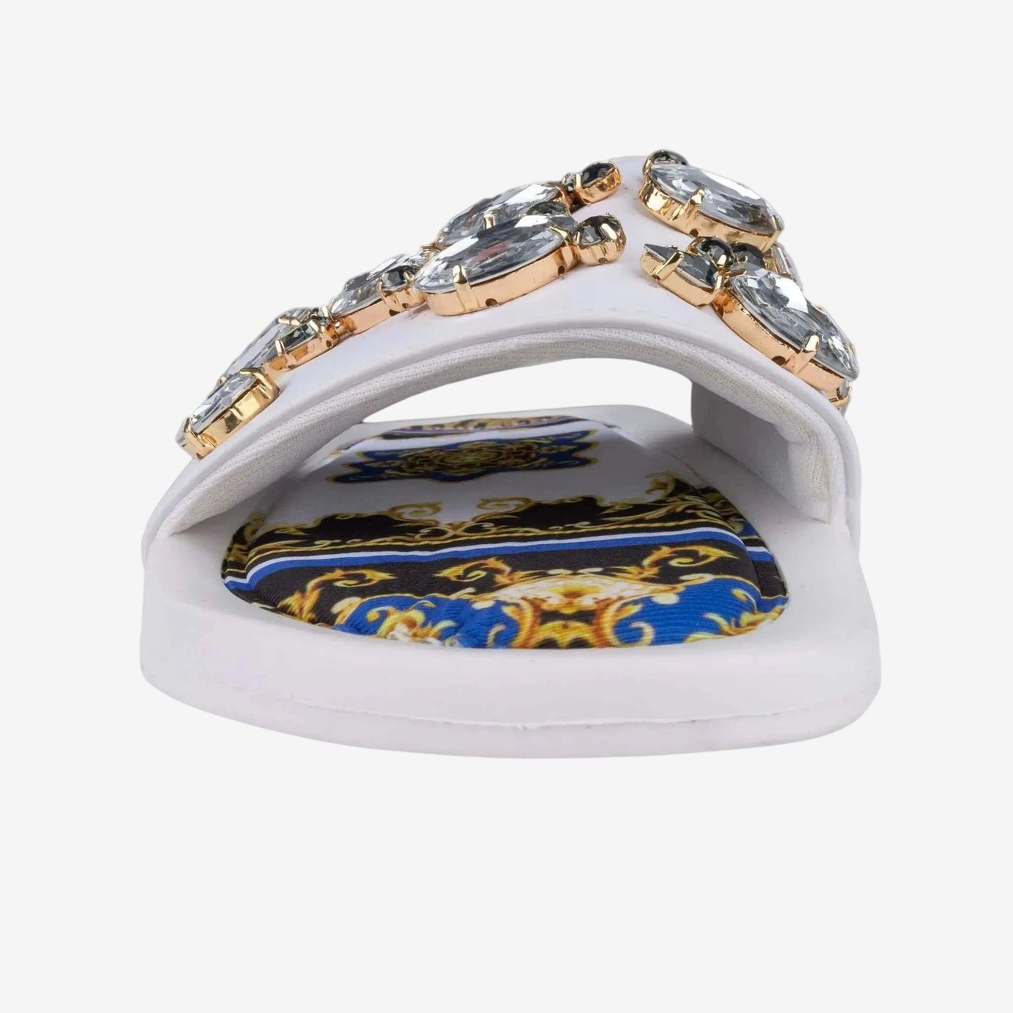 Ciabattina bianca con pietre decorative sulla fascia e plantare in tessuto a fantasia.
