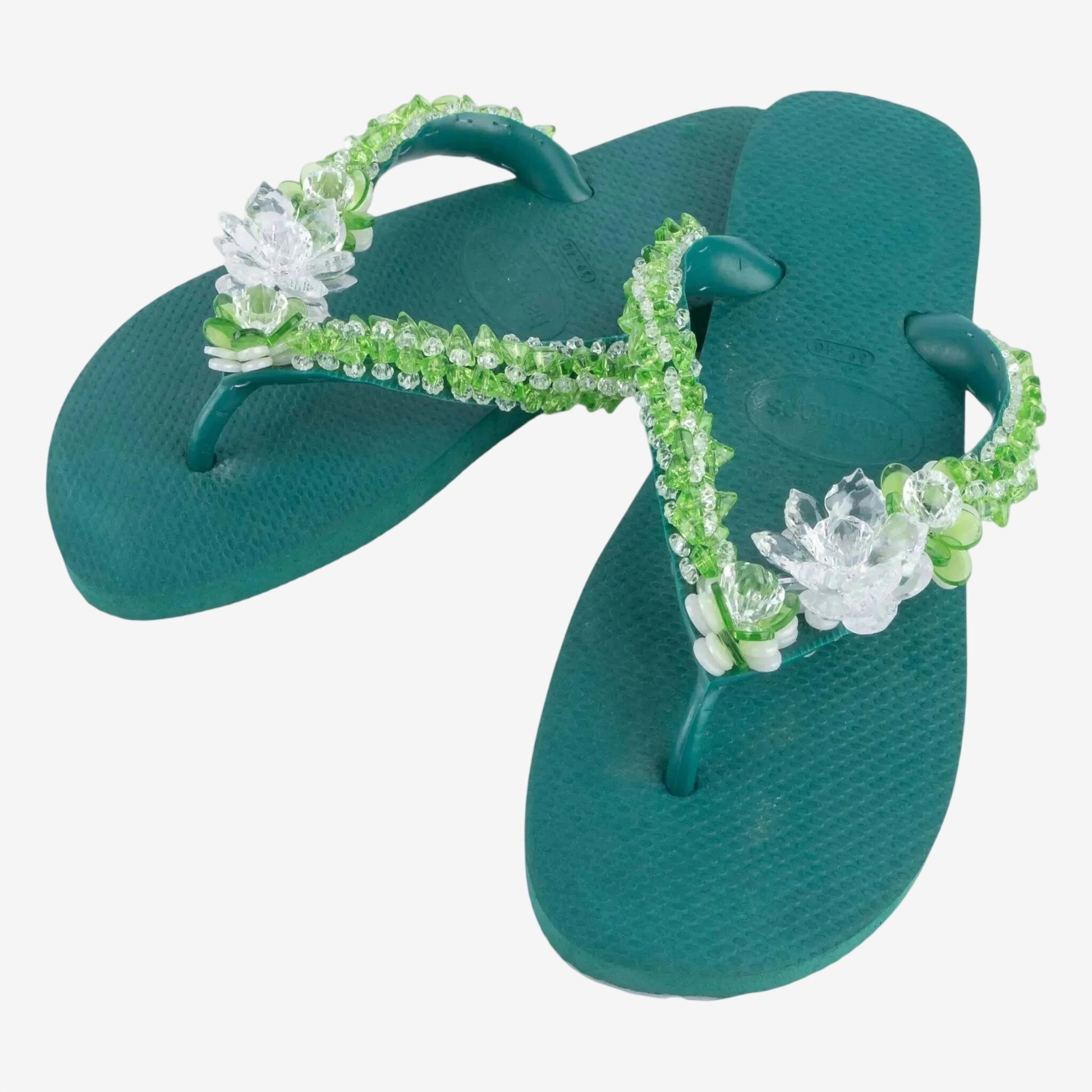 Infradito Havaianas verde amazonia decorate a mano con perline e fiori in cristallo.