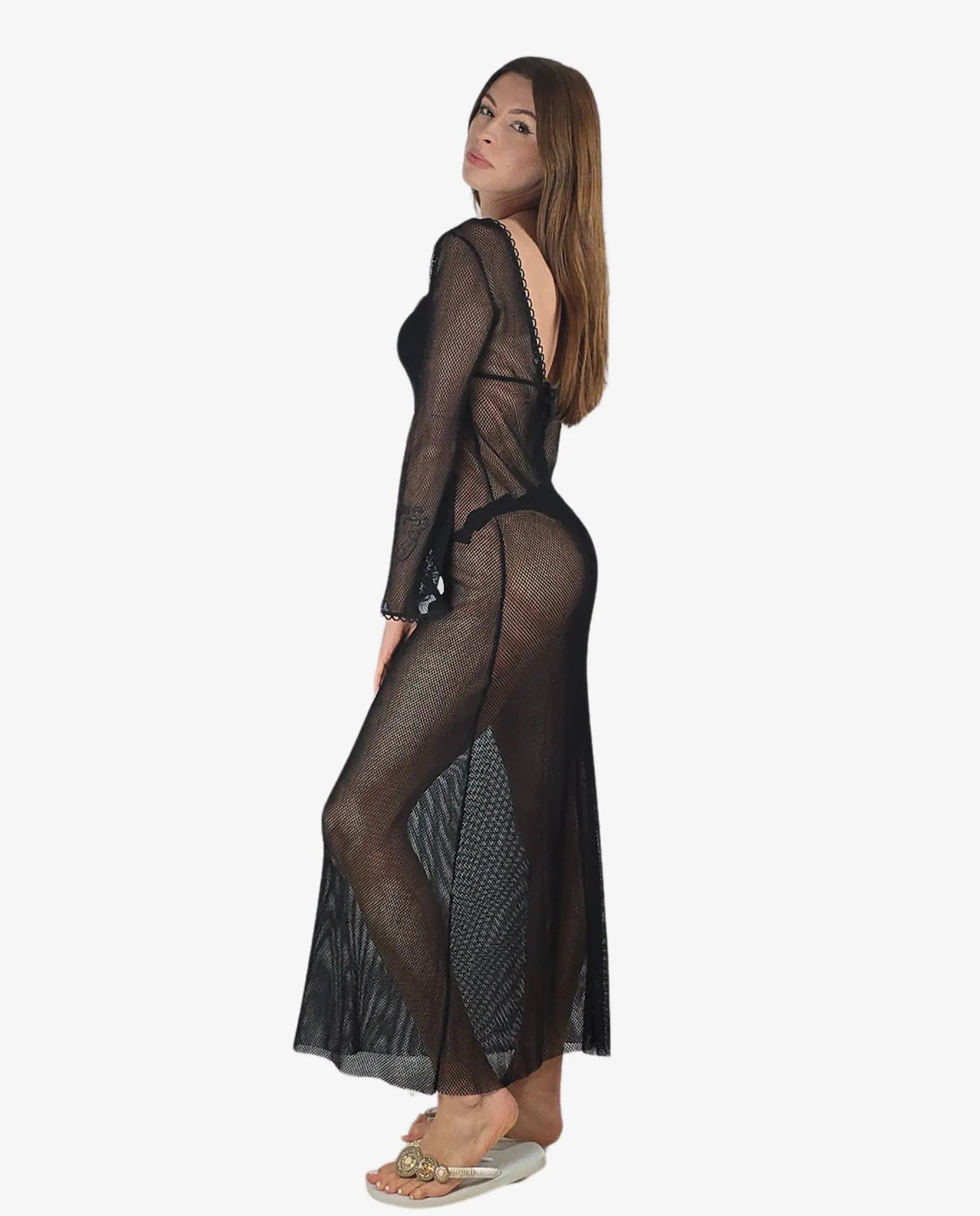 Abito lungo nero in tessuto a rete trasparente con maniche lunghe di Raffaela D'Angelo.
