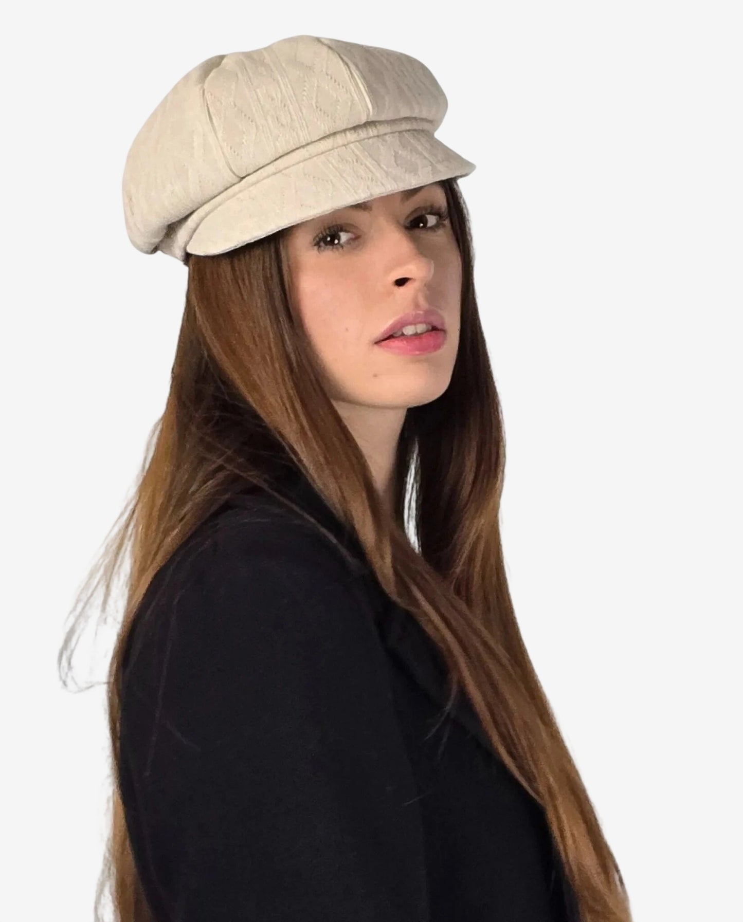 Cappello da donna beige in 100% lana con lavorazione a treccia e visiera.