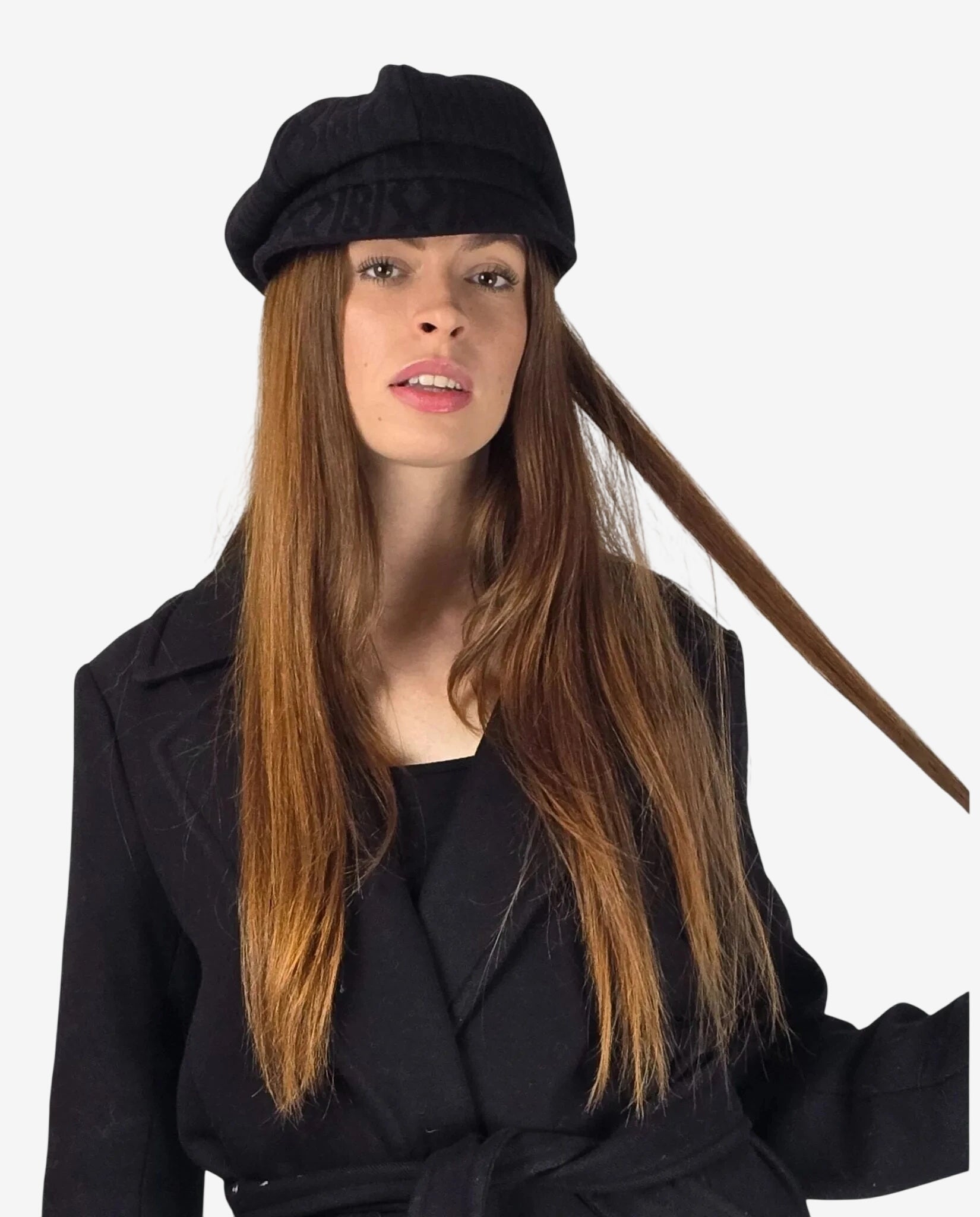 Cappello da donna nero in lana intrecciata, ideale per l'inverno.