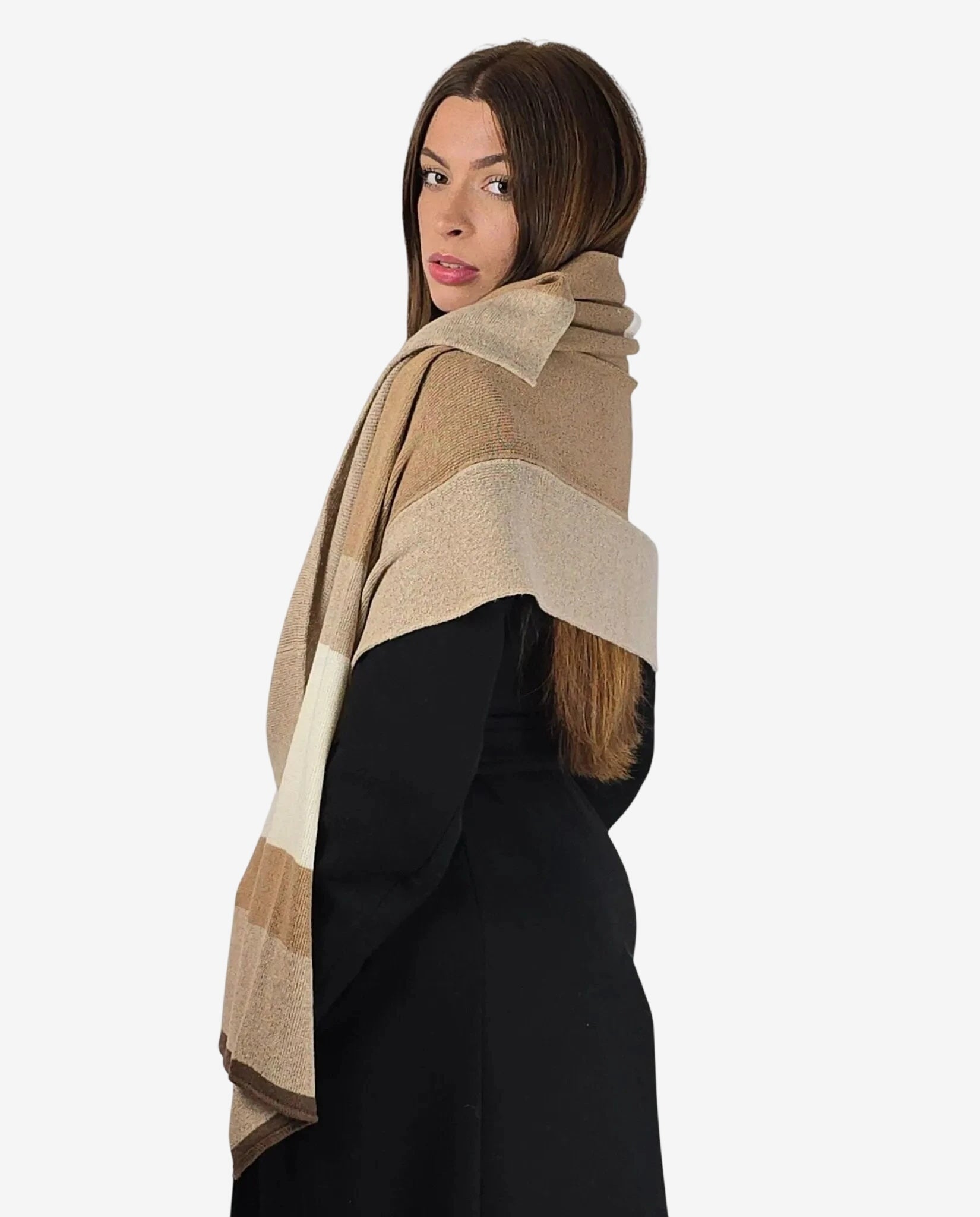 Sciarpa da donna in cotone con sfumature beige, ideale per un look invernale elegante.