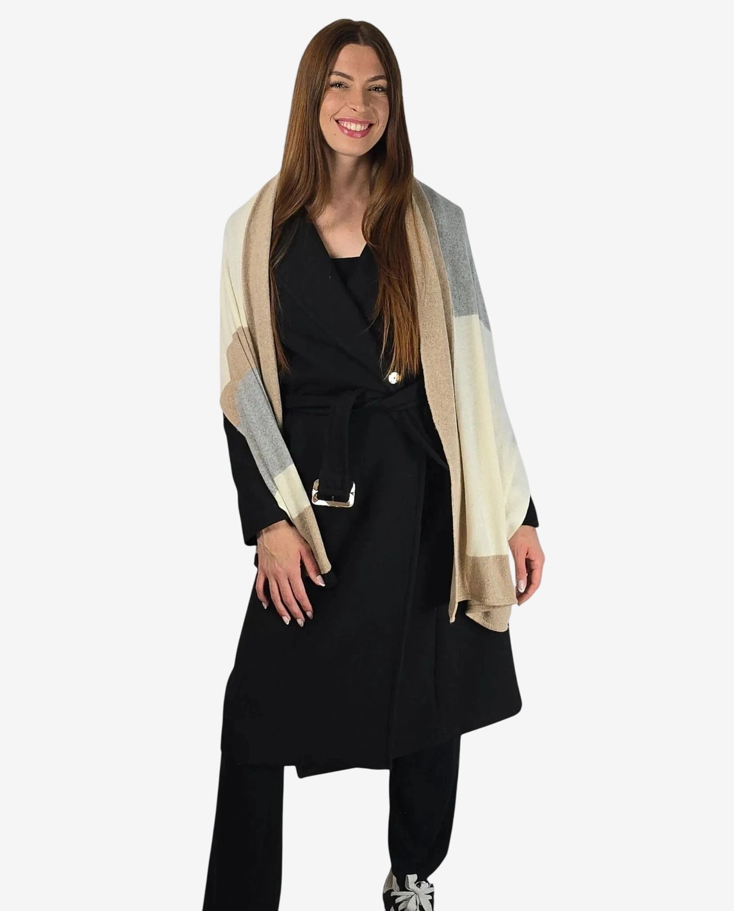 Sciarpa da donna in cotone con blocchi di colore nei toni del grigio, beige e bianco.
