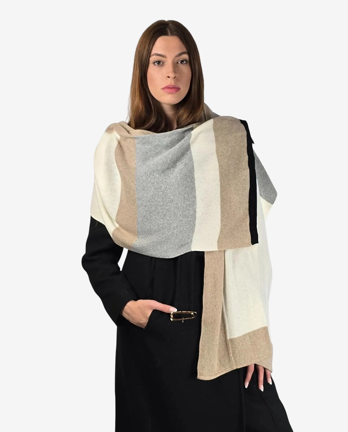 Sciarpa da donna in cotone con motivo a righe verticali nei toni del grigio, bianco e beige.