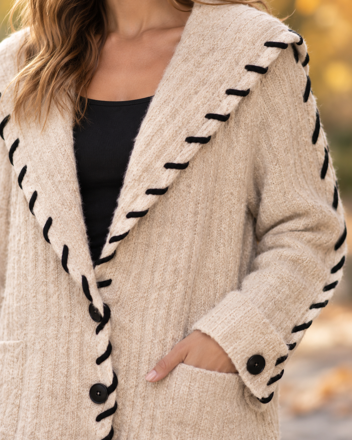 Cardigan con Collo Panna e Nero Iconique