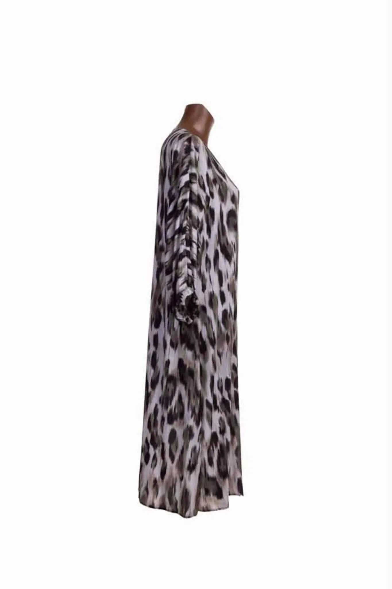 Camicione Roidal lungo in viscosa con fantasia animalier su sfondo chiaro.