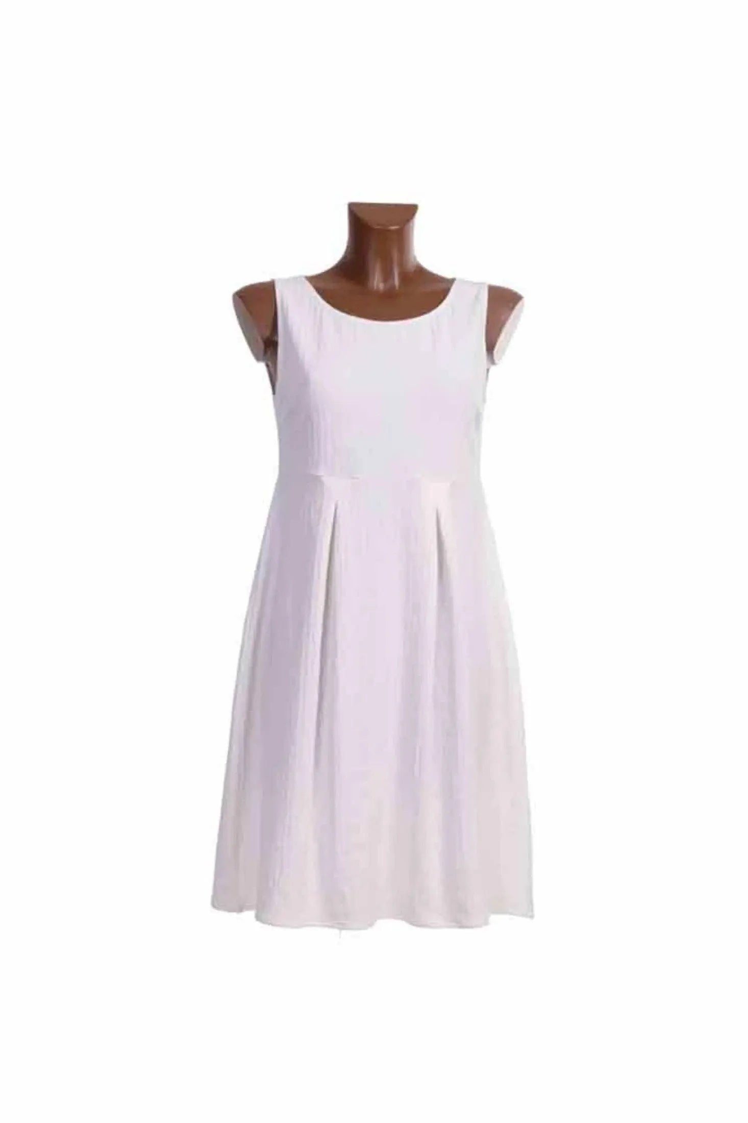 Abito midi smanicato Olivia Gold in lycra operata bianca con linea svasata.