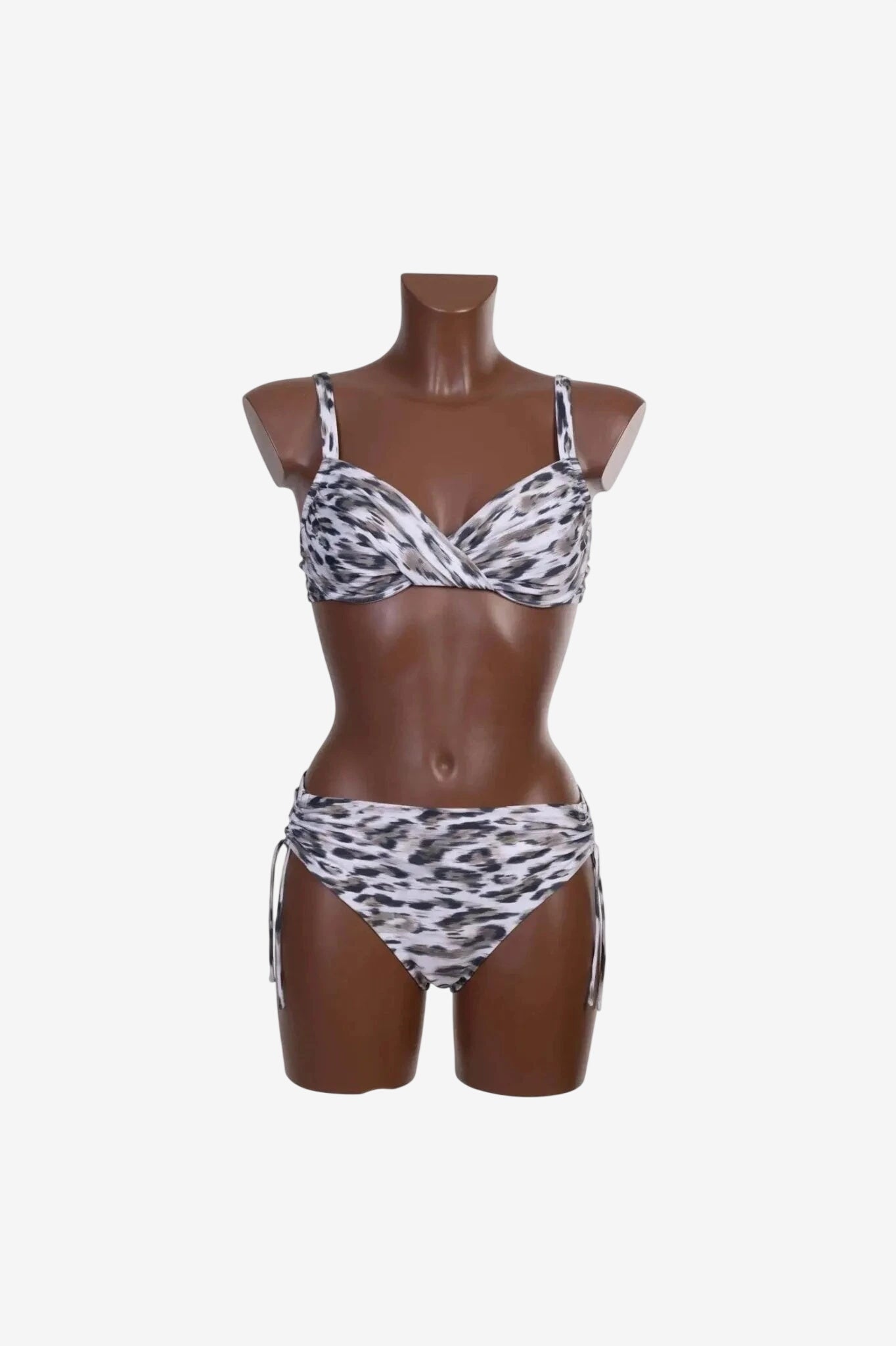 Bikini Roidal con ferretto e coppa C caratterizzato da una stampa animalier su fondo bianco.