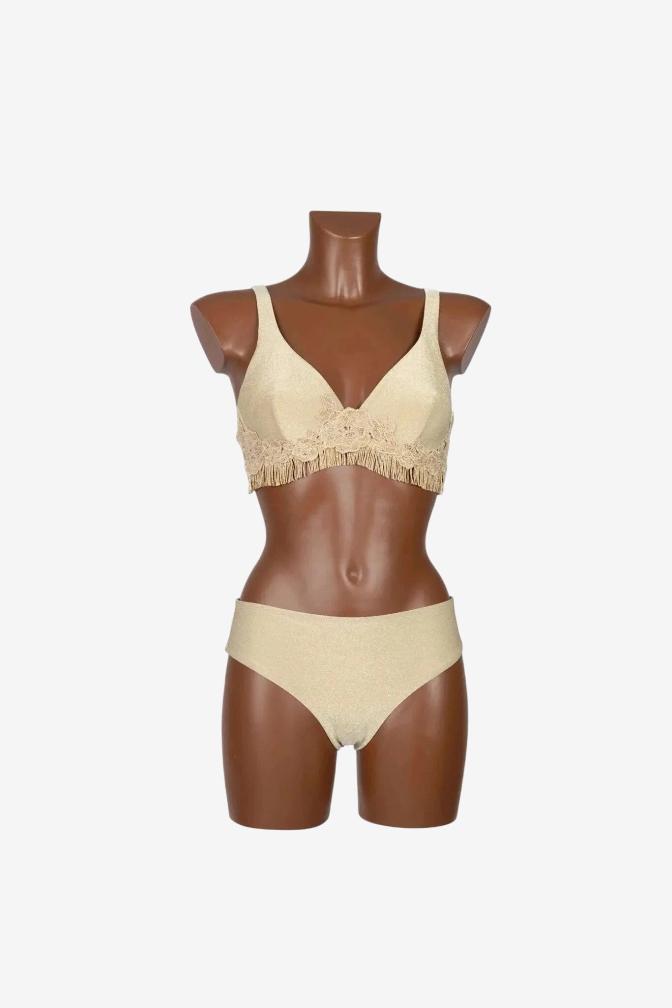 Bikini Raffaela D'Angelo color oro con ferretto, decorazioni in pizzo e frange sul top.