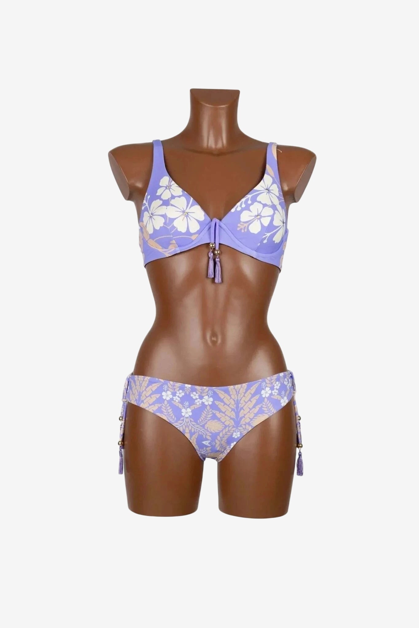Bikini con ferretto color lavanda decorato con una stampa floreale e dettagli a nappa.