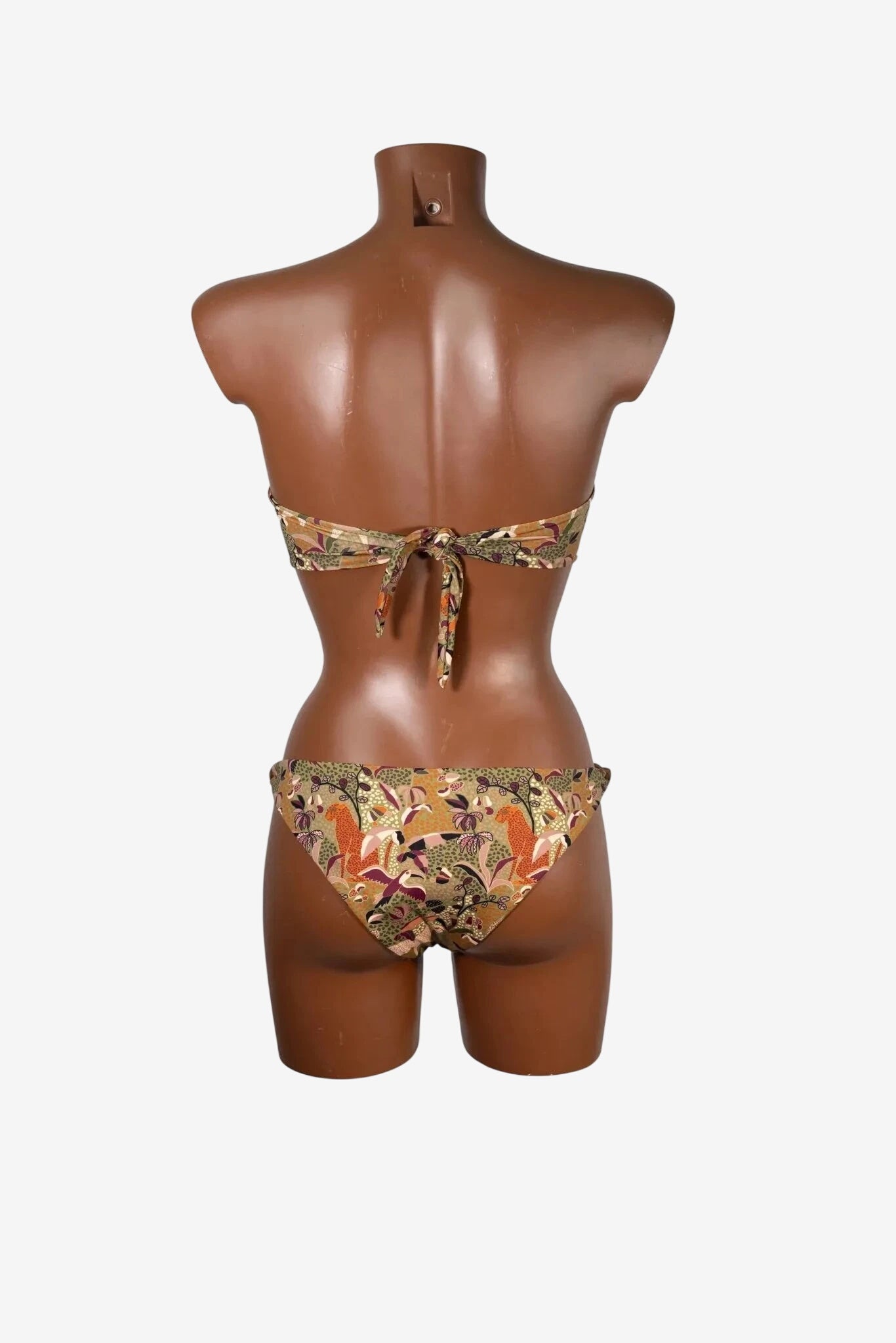 Bikini balconette Vista Mare con stampa floreale nei toni del beige e oro su manichino.