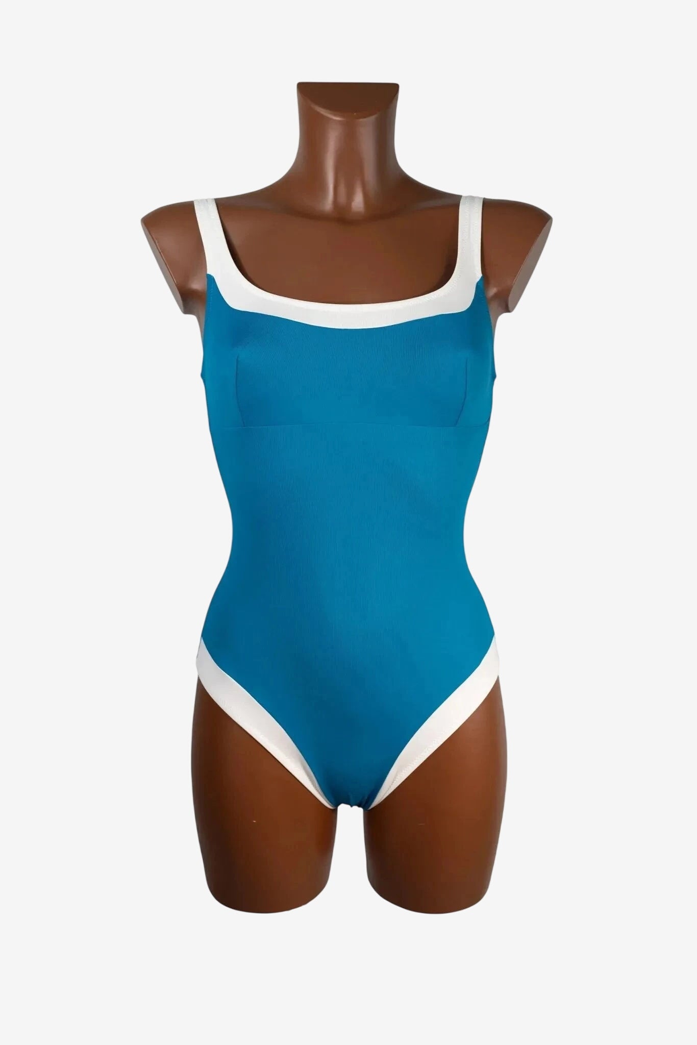 Costume intero Unimar blu con profili bianchi su scollo e sgambatura.