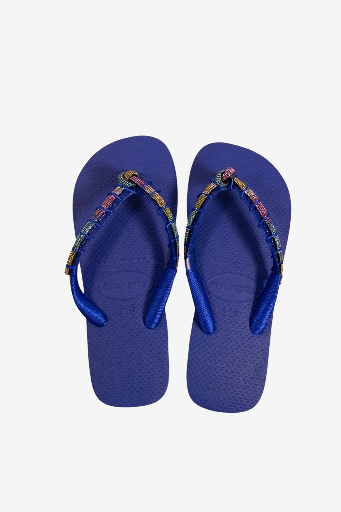 Infradito da donna blu cina con cinturini decorati da strass colorati.