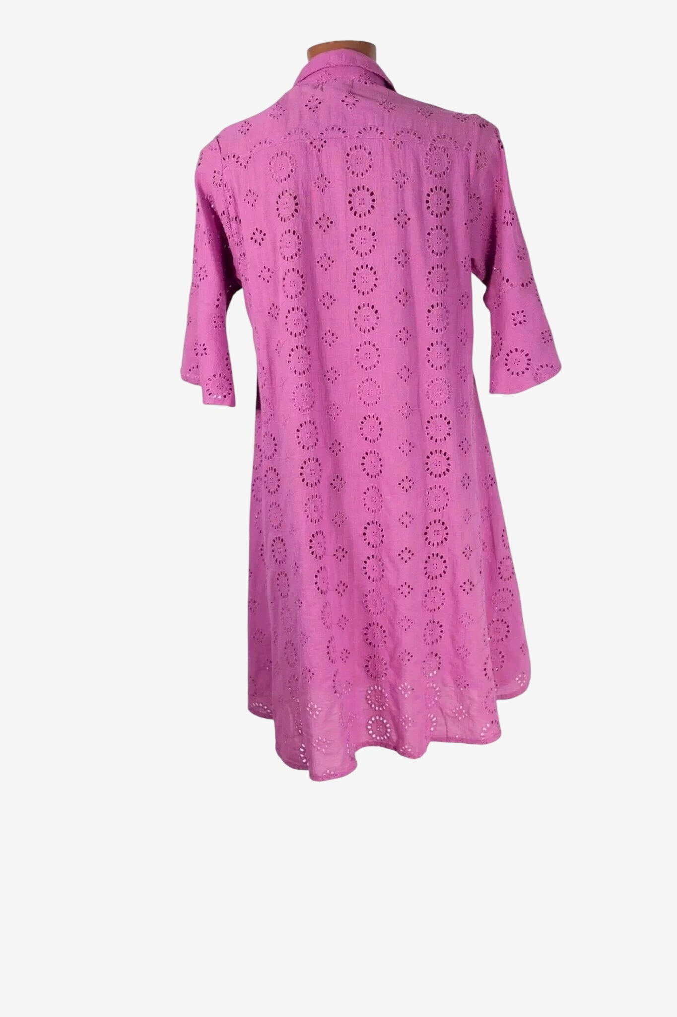 Camicione copricostume da donna Iconique in cotone amaranto con lavorazione sangallo.