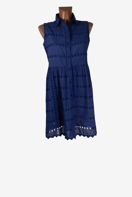 Camicione copricostume da donna Iconique blu in cotone con ricami traforati e chiusura a bottoni.