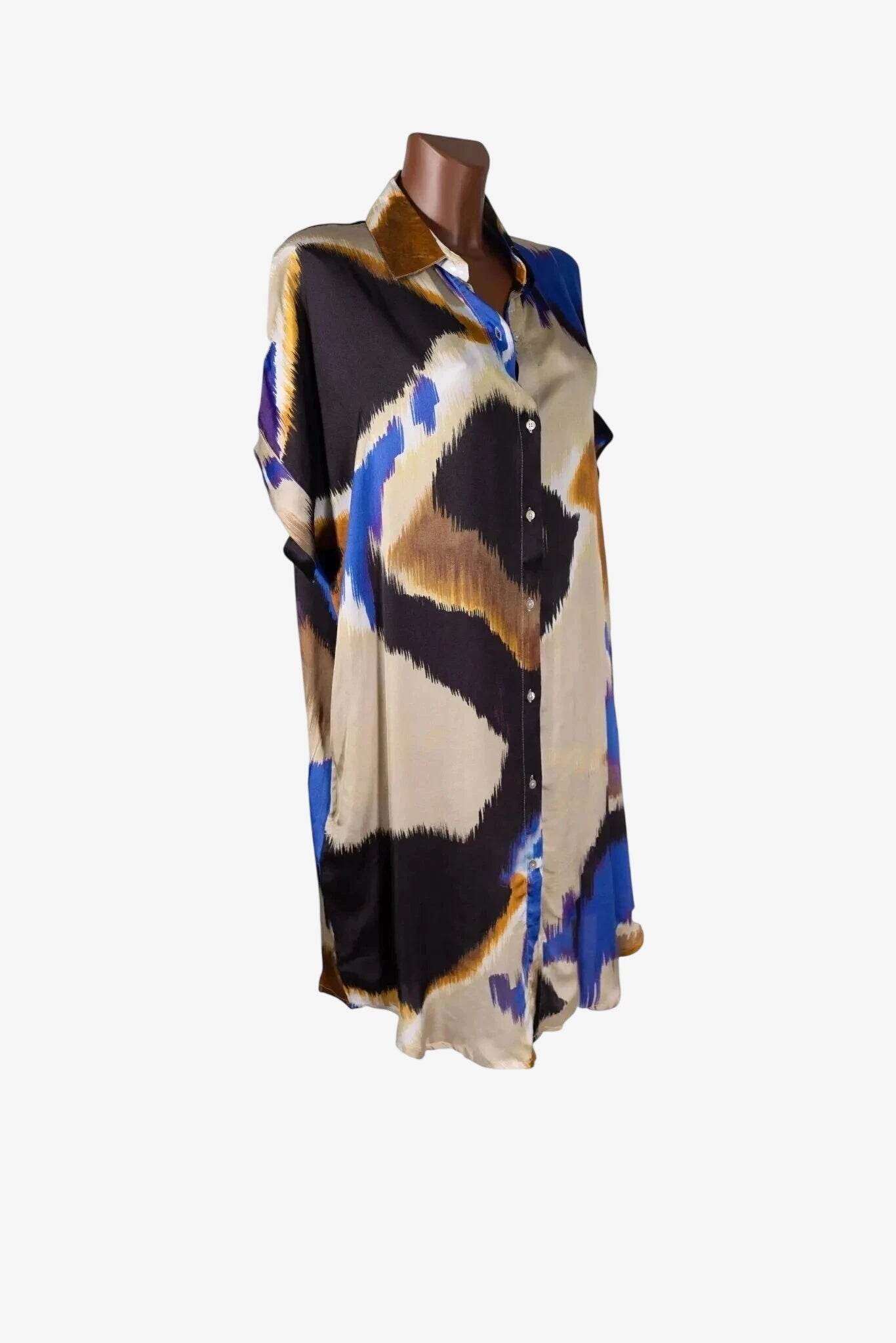 Camicione Iconique in viscosa e modal con stampa sfumata nei toni del blu e del beige.