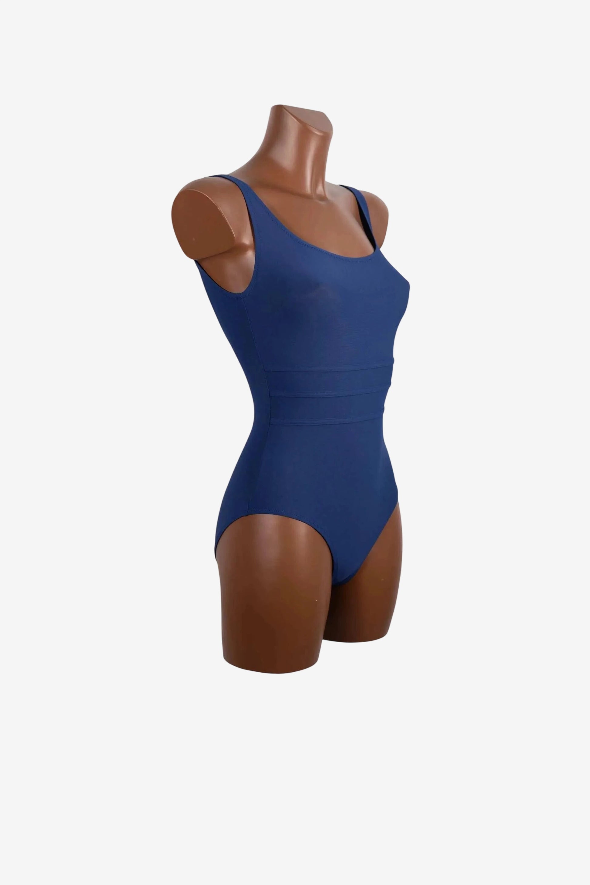 Costume intero Roidal blu royal con scollo rotondo e spalline larghe su manichino.
