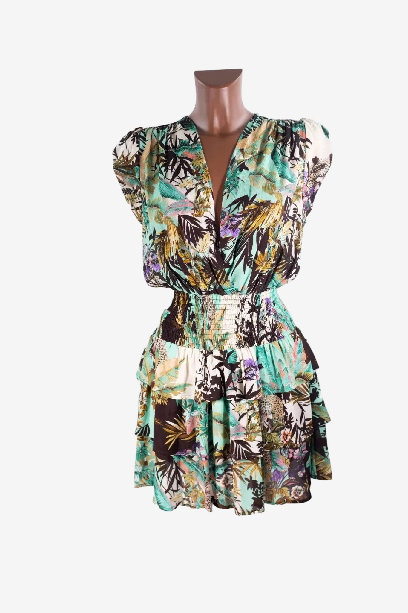 Abito corto Miss Bikini con scollo a V, vita elasticizzata e gonna a balze con stampa tropicale.