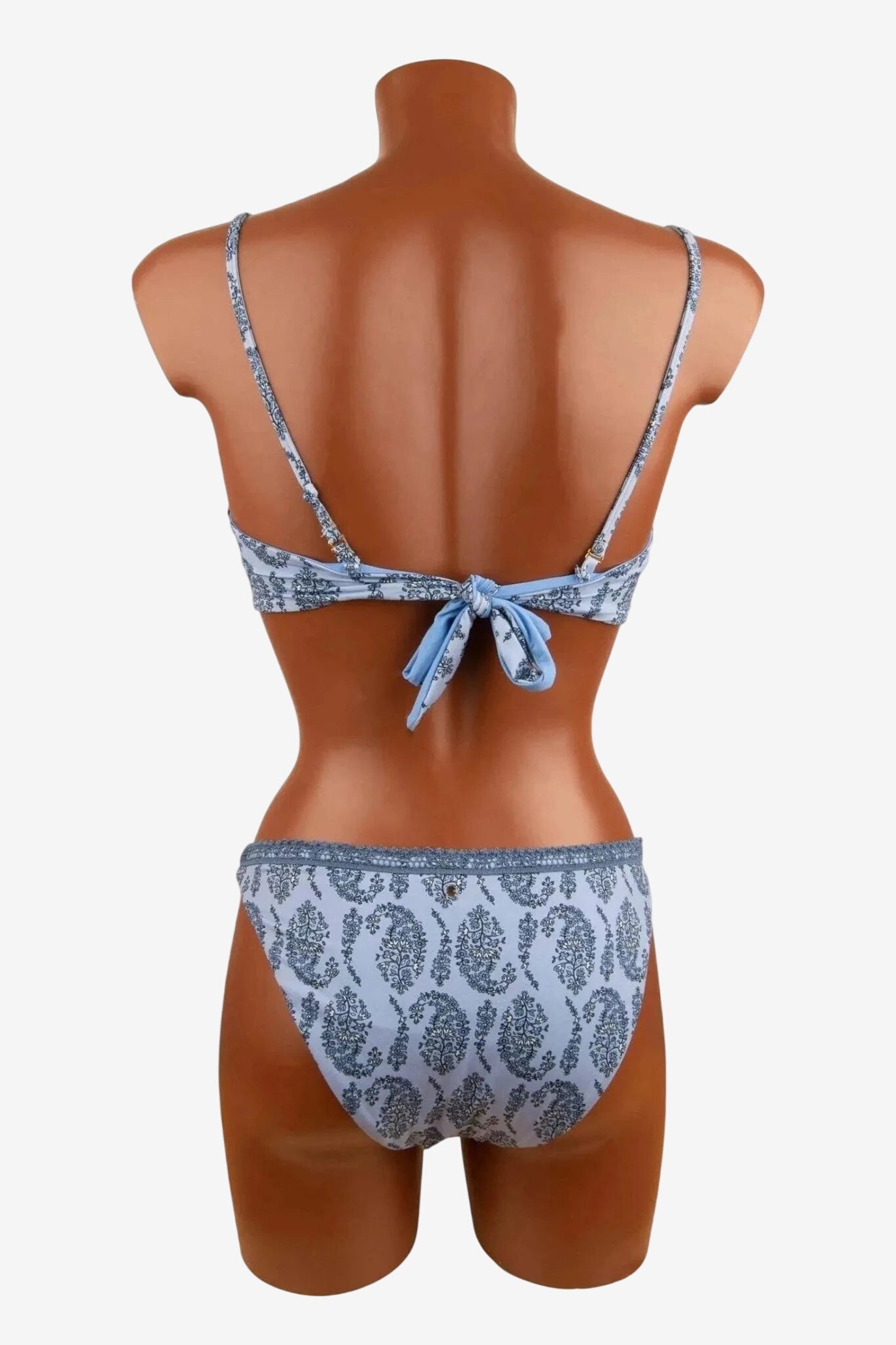Bikini push up Raffaela D'Angelo celeste con fantasia cachemire e slip sgambato.