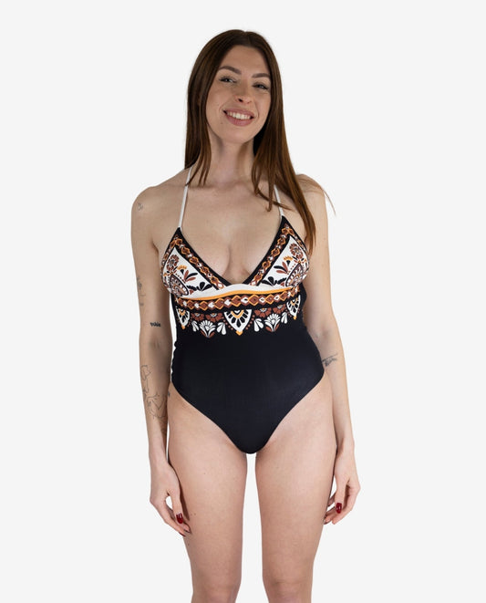 L’Intero Triangolo Nero e Coccio – Raffaela D’Angelo