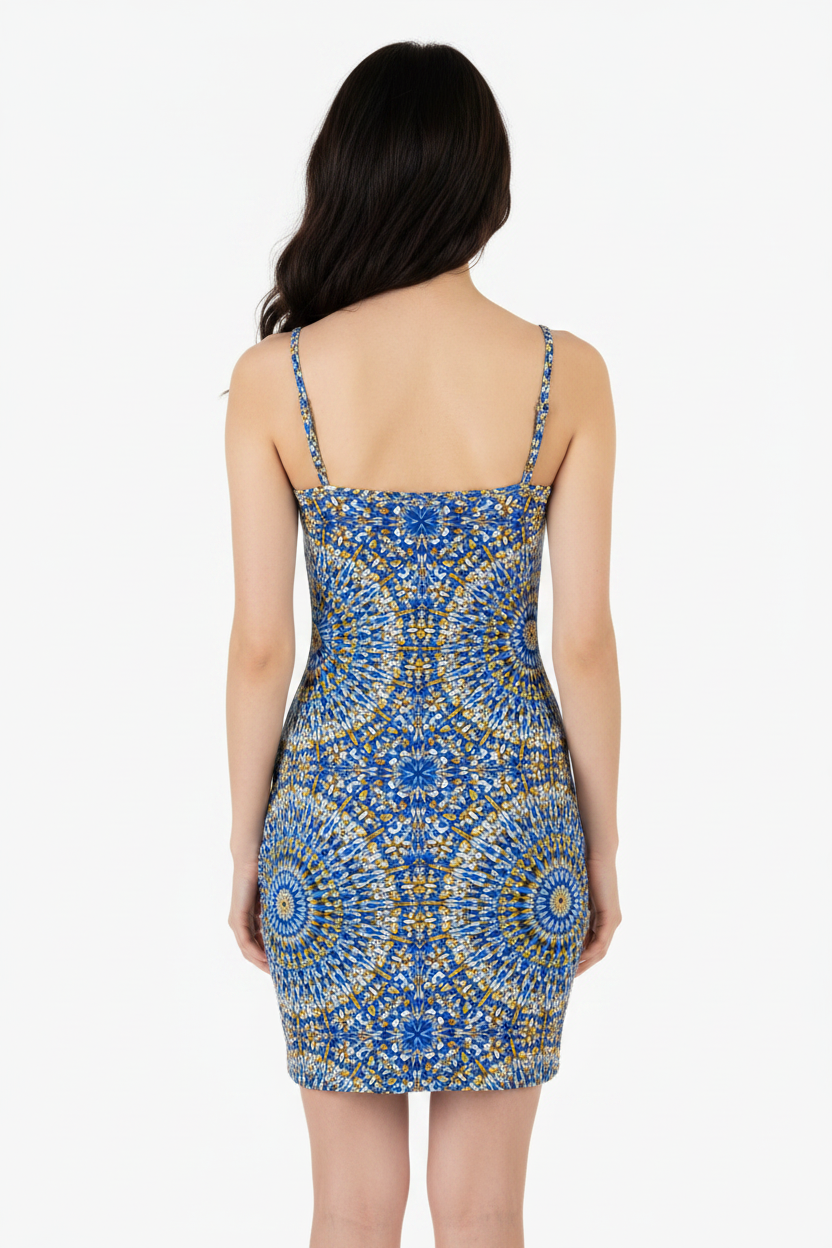 Abito corto mandala azzurro 2Bekini - modella retro
