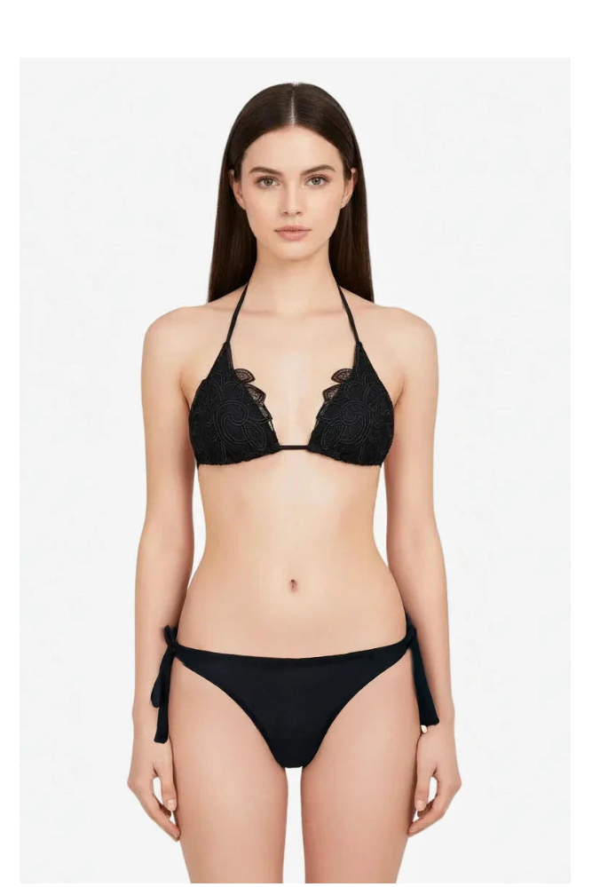 Bikini triangolo nero in pizzo Raffaela D'Angelo, eleganza in riva al mare.