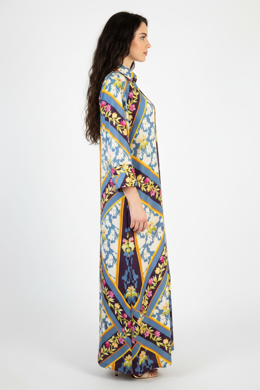 Caftano lungo maxi geometrico floreale Olivia Gold - modella laterale