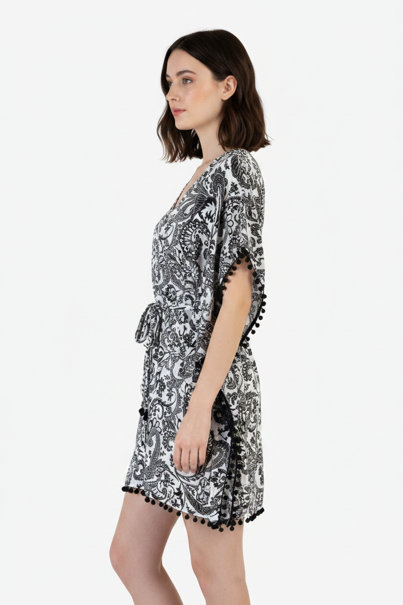 Caftano paisley bianco nero 2Bekini - modella laterale