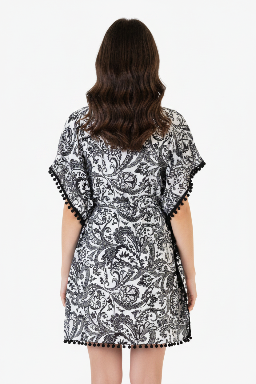 Caftano paisley bianco nero 2Bekini - modella retro
