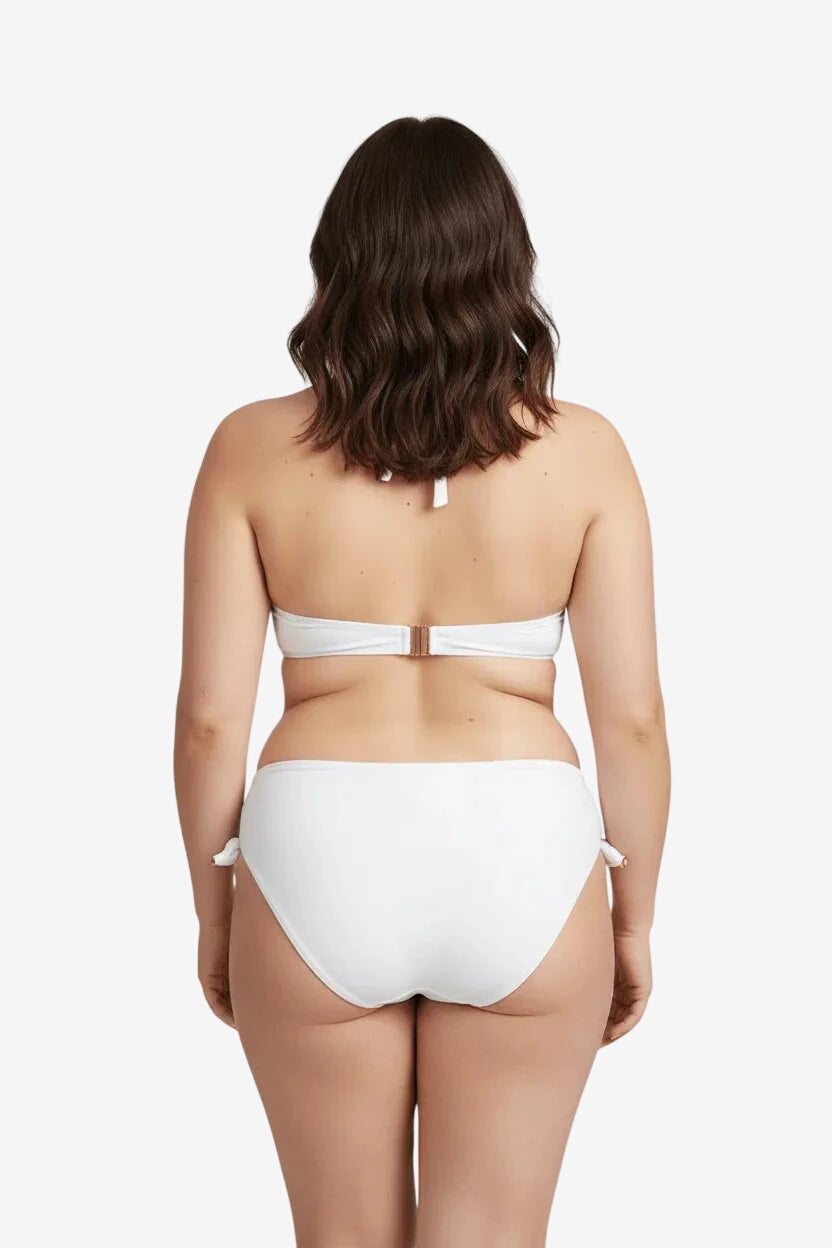 Vista posteriore di un bikini a triangolo bianco Roidal con slip a fiocchi laterali.